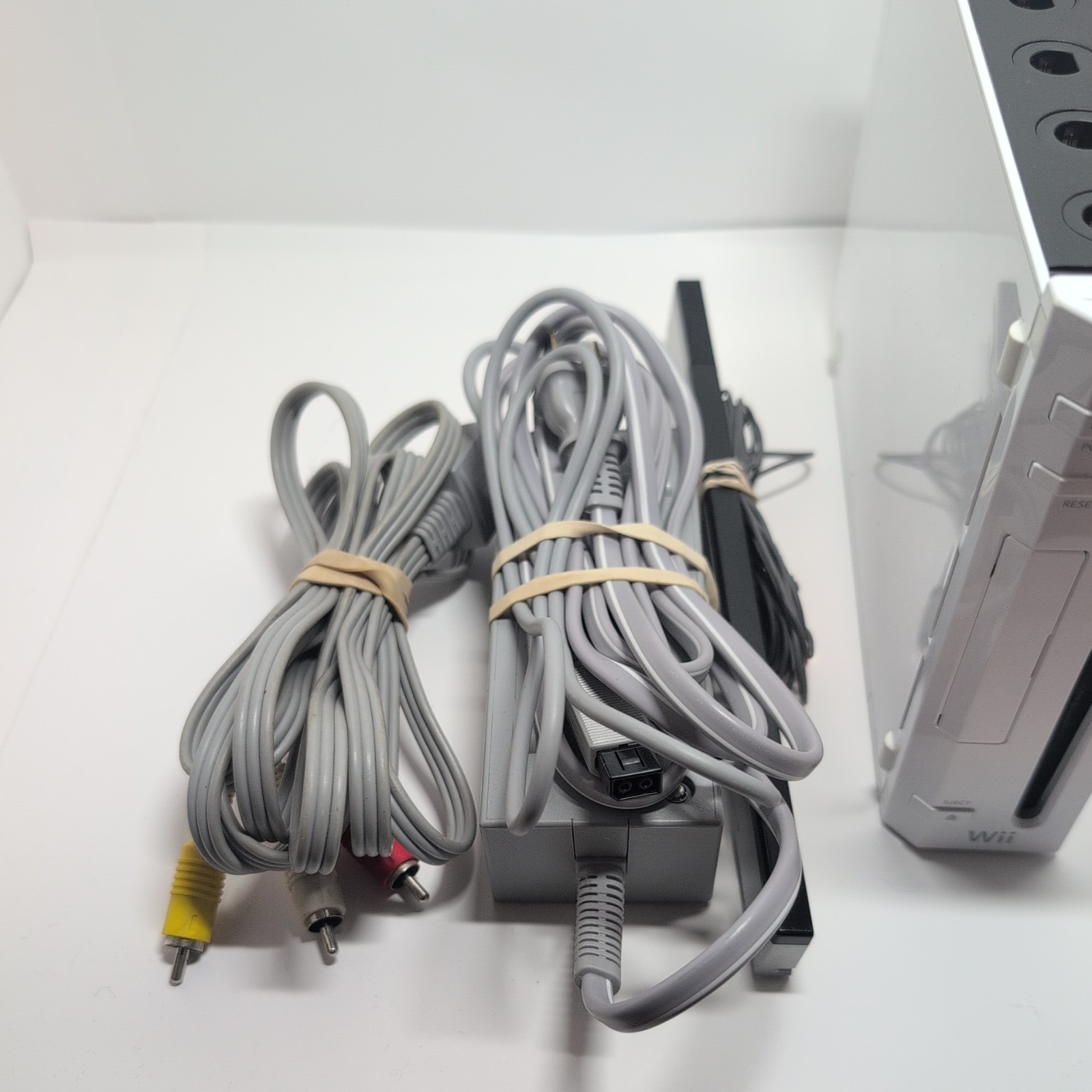Nintendo Wii Console White Bundle with 2 Controllers, Tested And Working