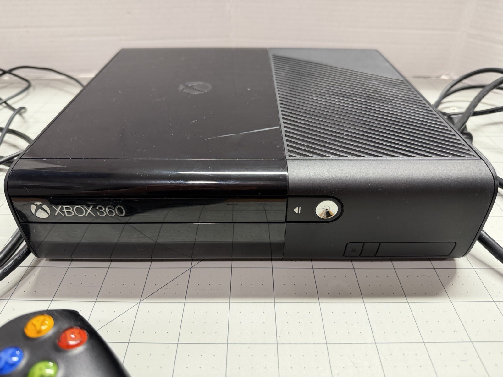 Pre-owned XBOX 360 E Console & Power Cord & Controller & Controller Cord & HDMI