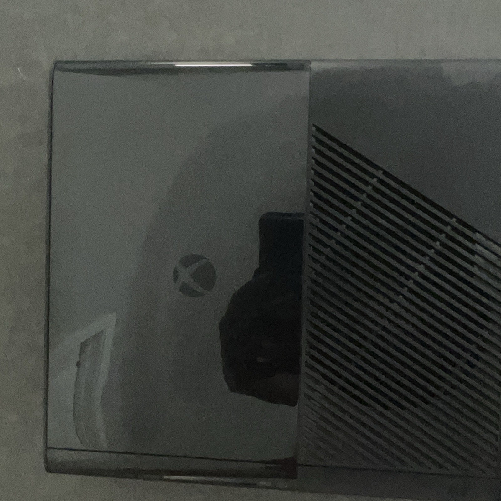 Microsoft Xbox 360 4GB/GoConsole – Black With Controller & Cables – BOX INCLUDED