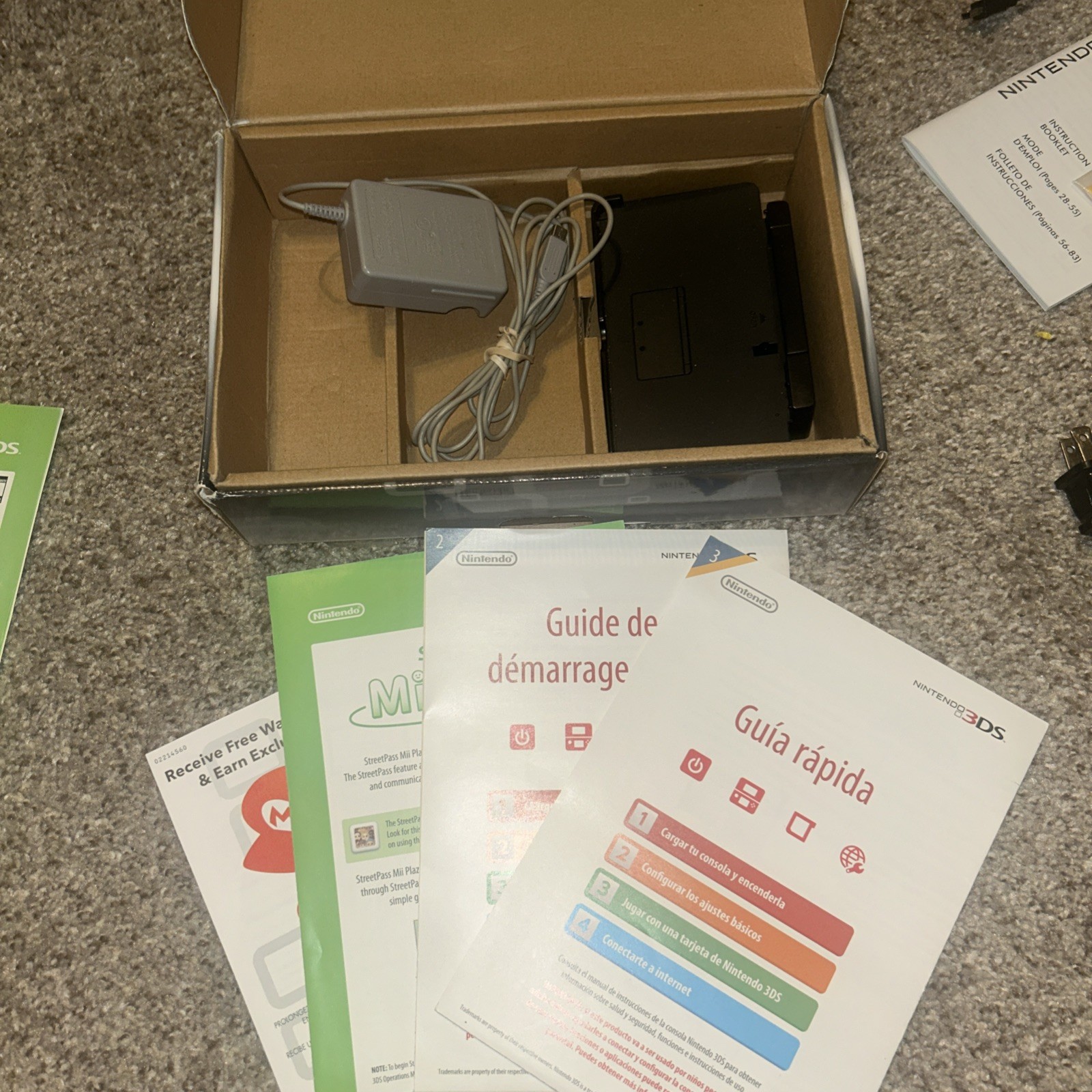 Nintendo 3DS 2GB box only – Cosmo Black box and inserts only