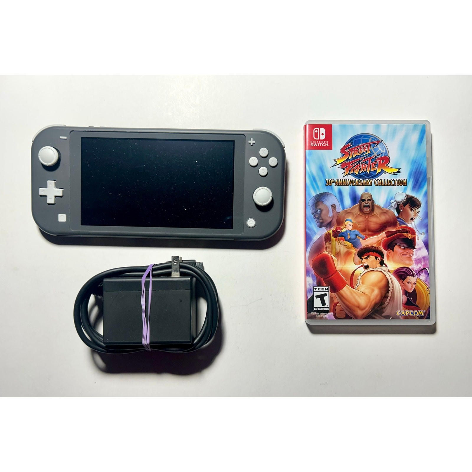 Nintendo Switch Lite Grey w/ charger & Street Fighter 🔥Nice!