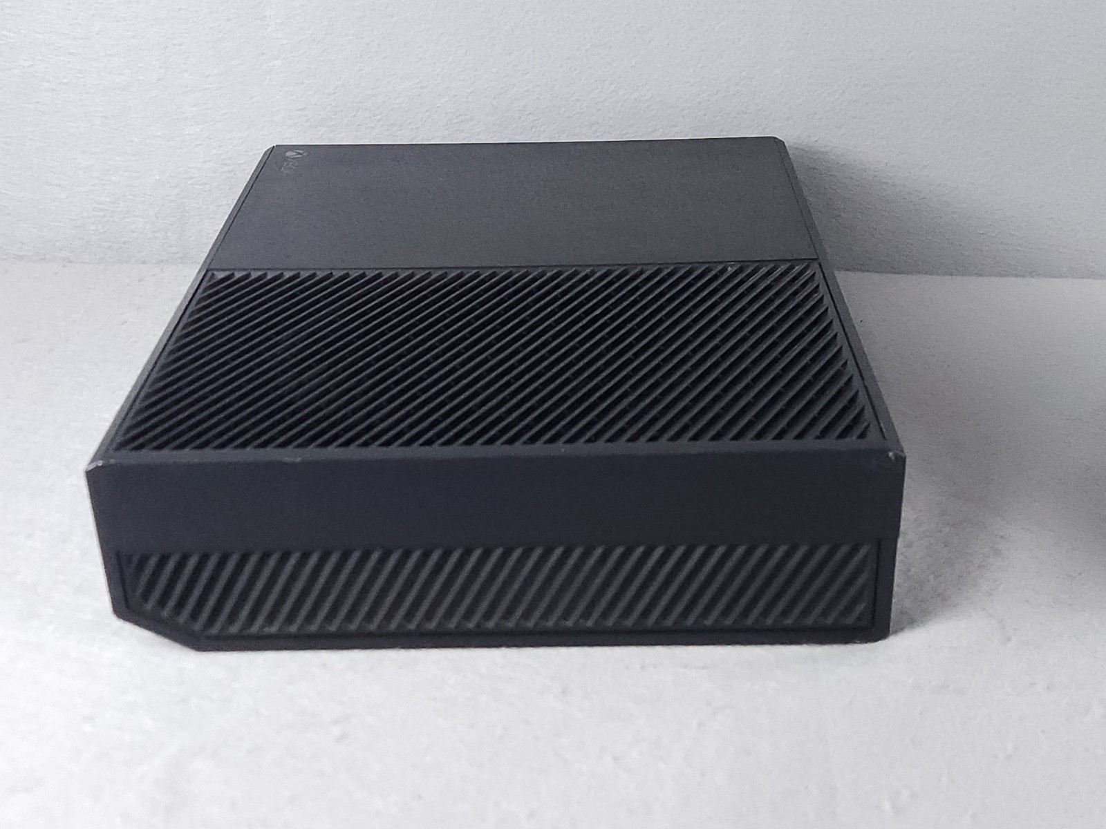 Microsoft Xbox One Console 1540 For Parts Repair – Light Flashes Wont Stay On
