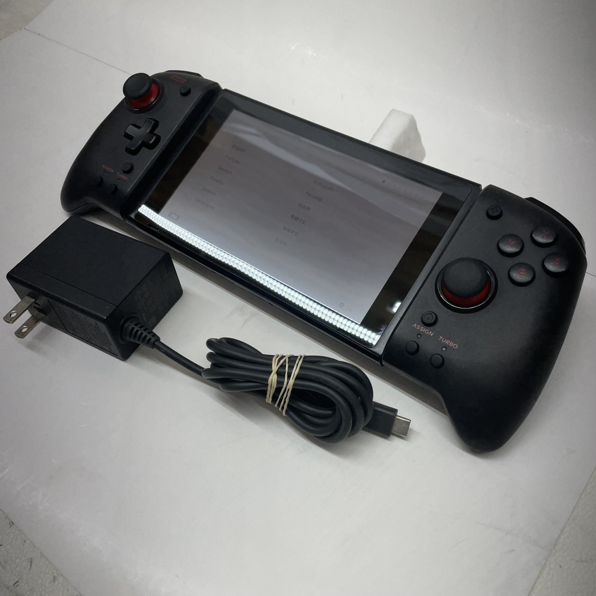 NINTENDO SWITCH CONSOLE WITH HORI SPLIT PAD CONTROLLER CHARGER (CMP124327)