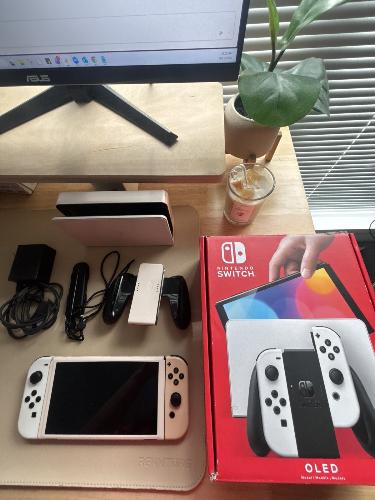 Nintendo Switch OLED White (64GB) Excellent Condition with Box and Accessories