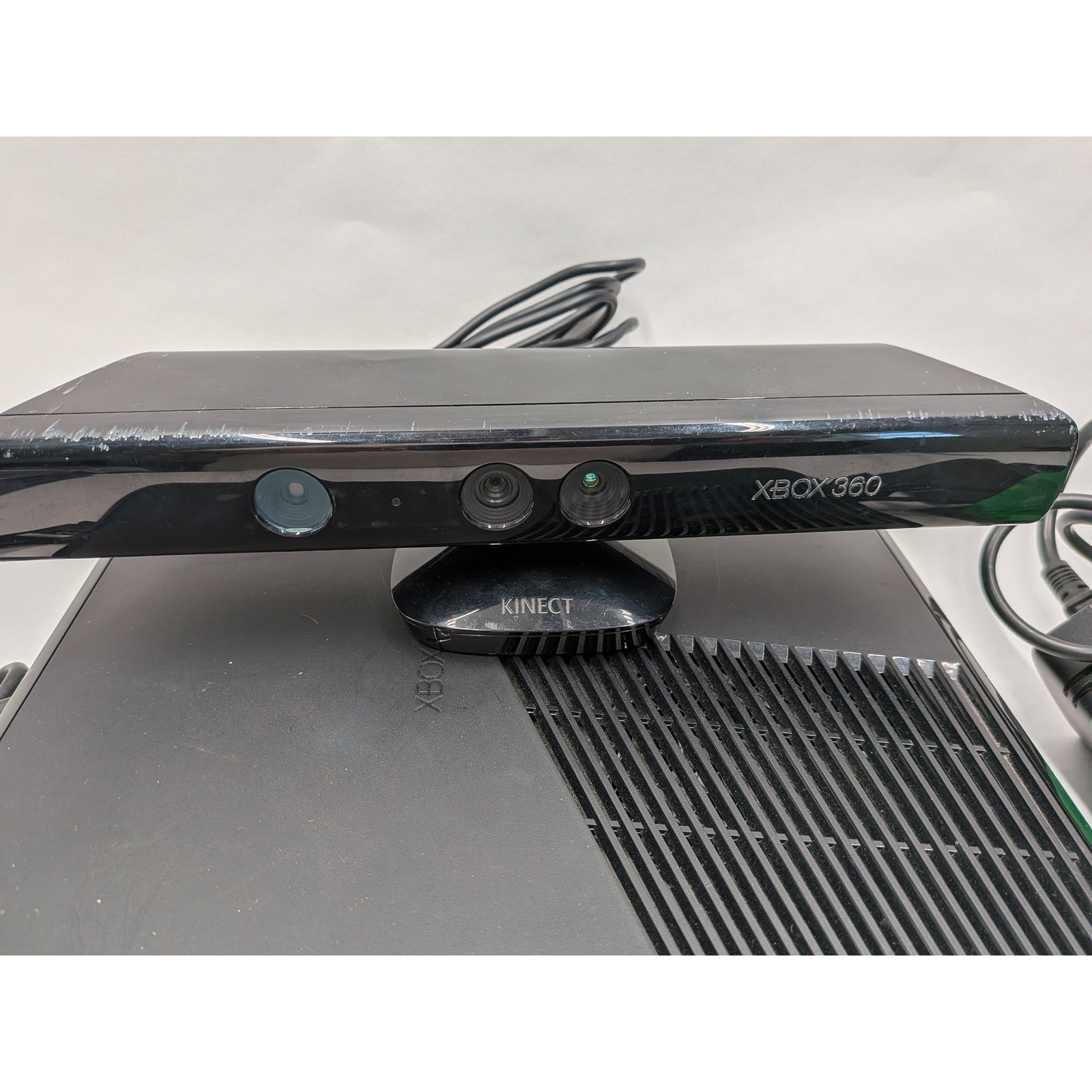 Microsoft Xbox 360 S Console Bundle Model 1439 Black Kinect 3 Games Controller