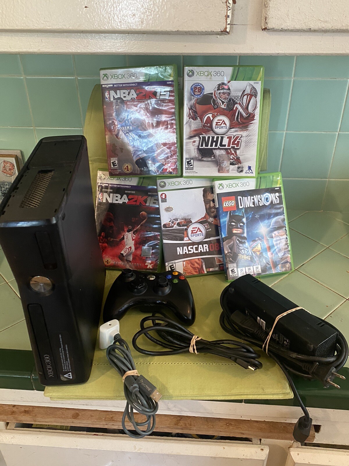 Microsoft Xbox 360 S 3GB Black Console w/ Controller,Games and Cables Works