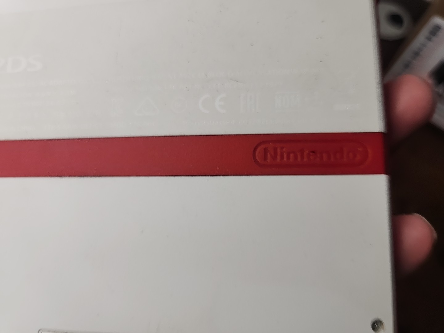 Nintendo 2DS Handheld Game Console FTR-001 White/Red With Memory Card & Charger