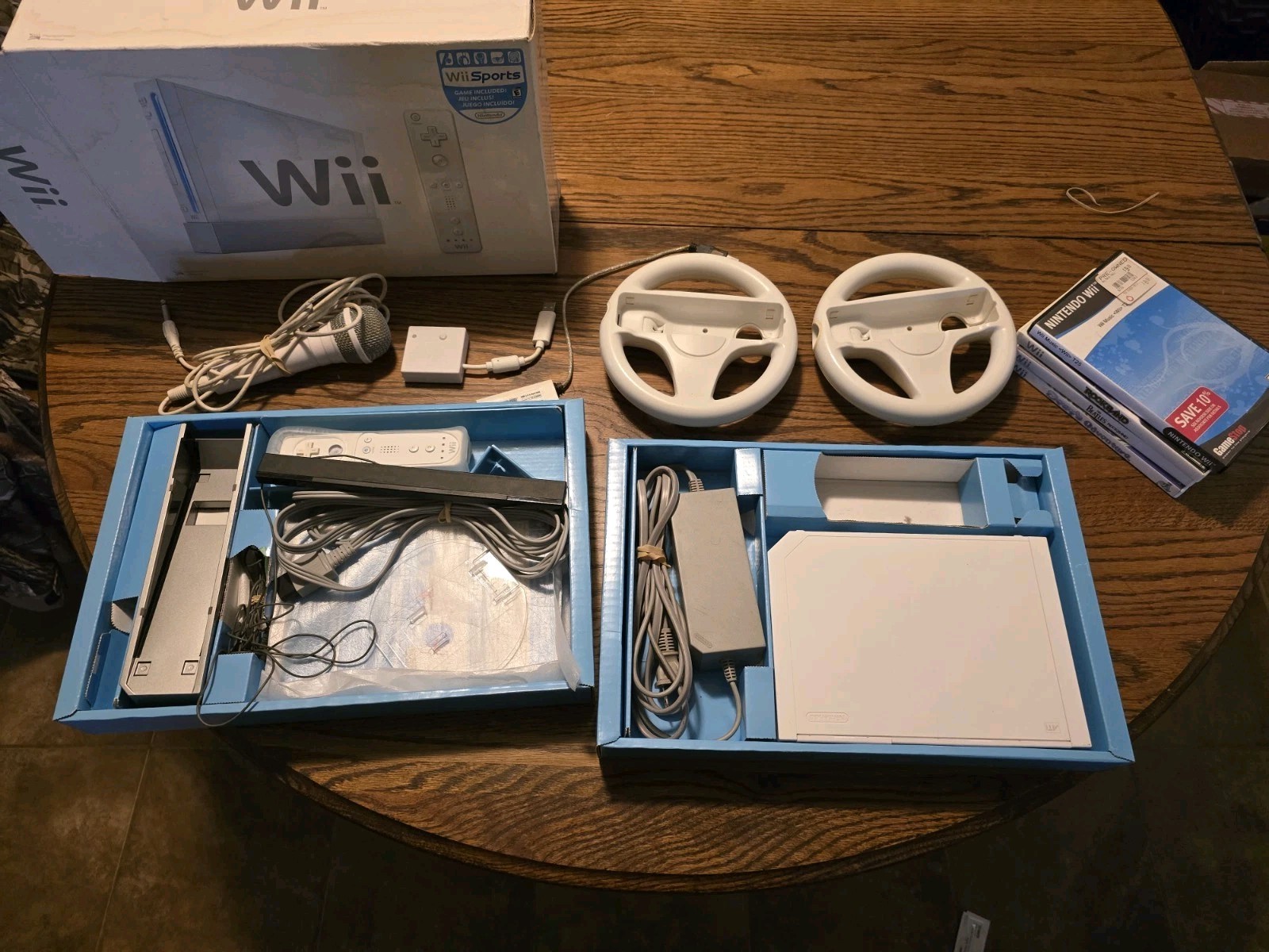Nintendo Wii Sports Home Bundle CIB Console with 4 Games and Accessories
