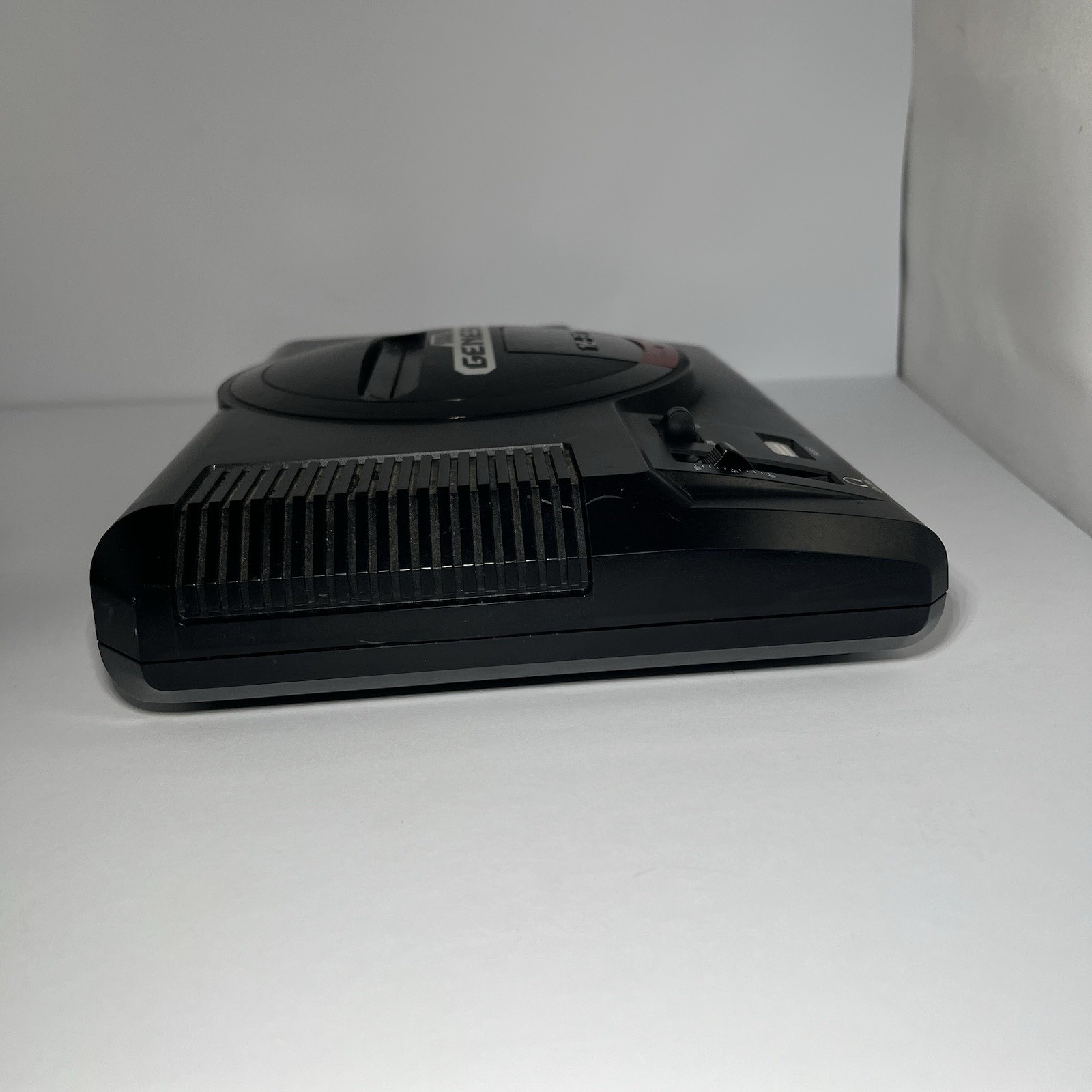 Original Sega Genesis 16-Bit Console Model 1601 *TESTED