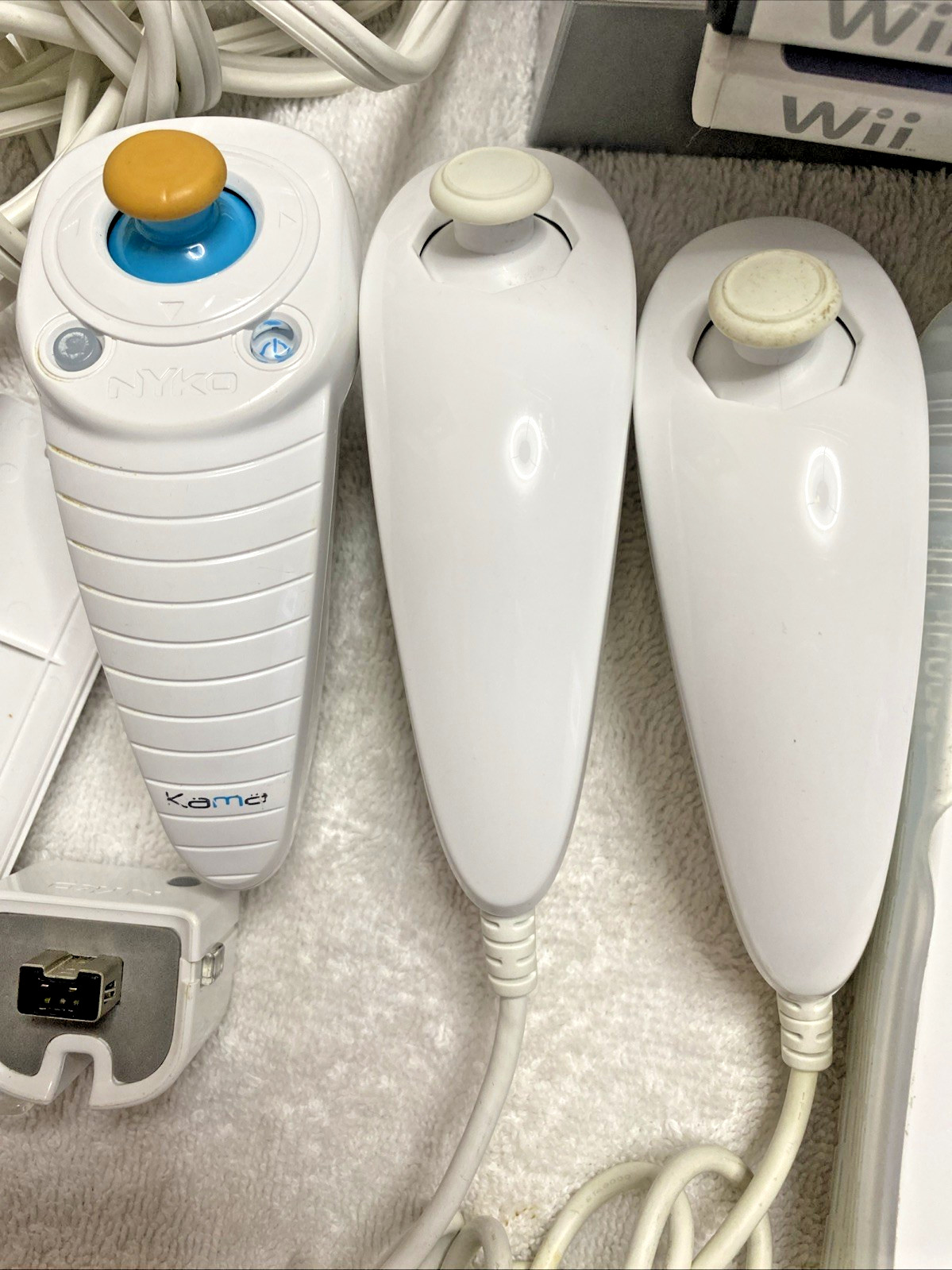 Nintendo Wii Console Bundle – White, 512MB, – Extra Controllers, Games