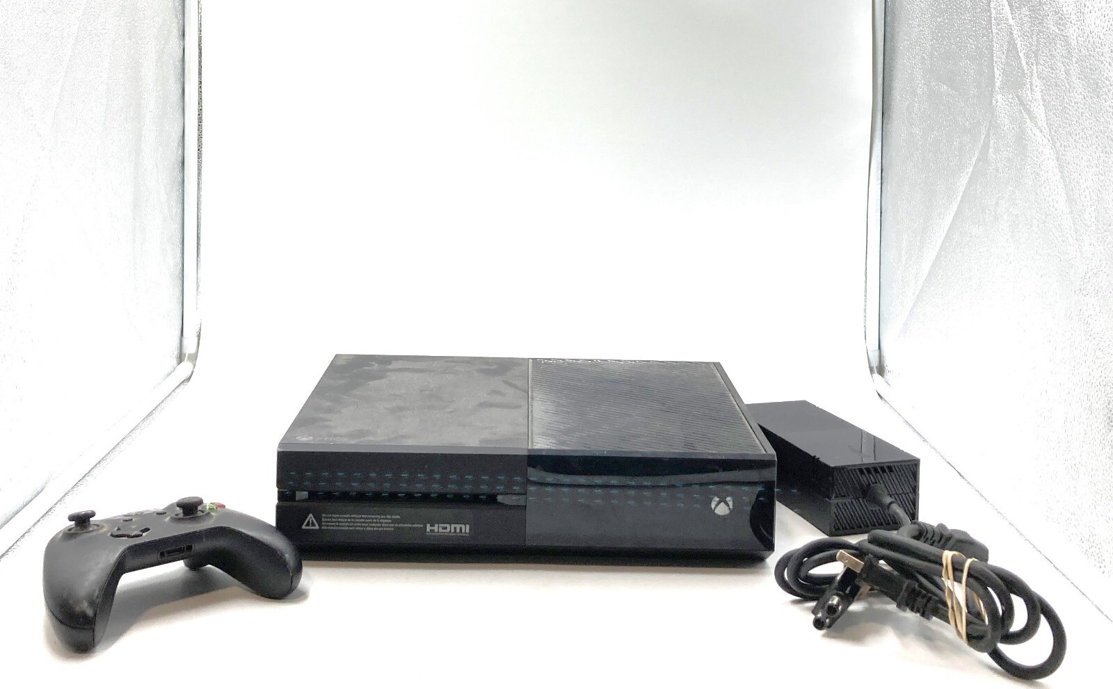 Microsoft Xbox One with Kinect 500GB Black Console – 7UV-00077