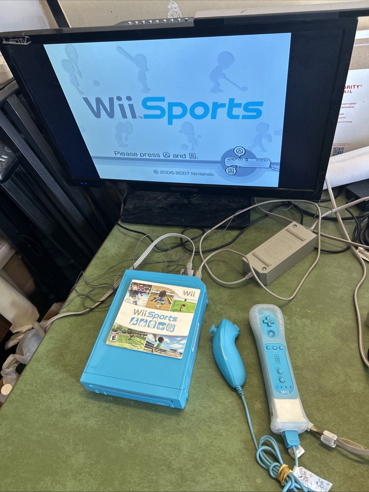 Nintendo Wii Sports RVL-101 Complete Blue Console Bundle W Motion Plus & Game