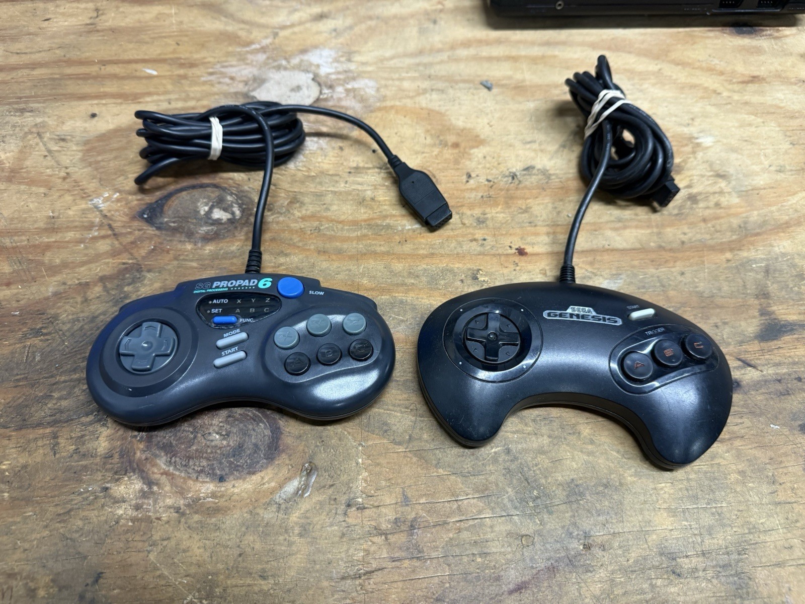 2-CONTROLLERS Original SEGA GENESIS Console MK-1601 Video Game System 1st Model