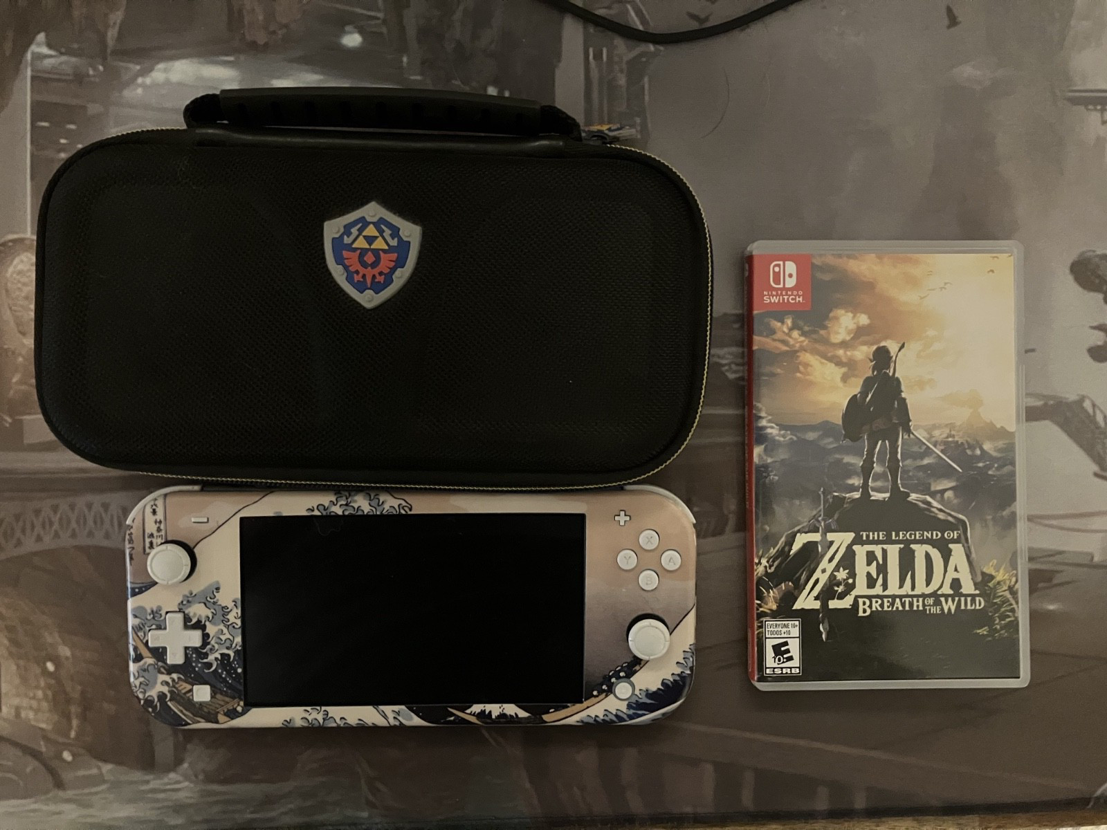 Nintendo Switch Lite- Legends of Zelda Breath of The Wild & Case