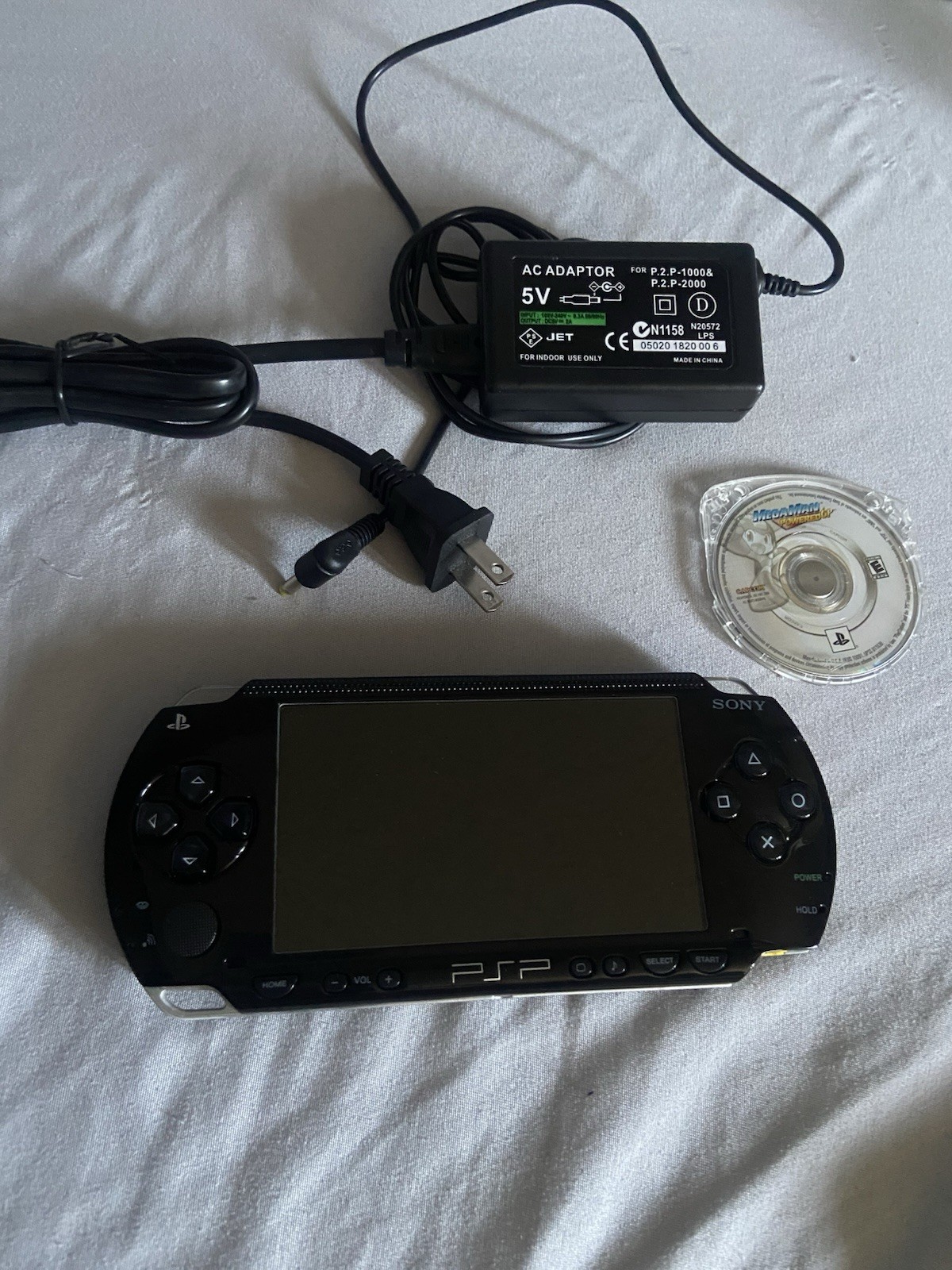 BLACK Sony PSP 1000 System w/ Charger & 64gb Memory Card & Megaman Powered Up!