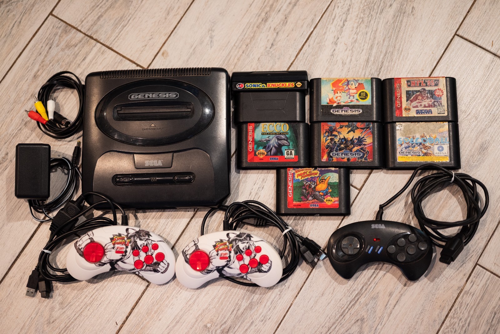 Original Sega Genesis System Model 2 Complete w/ Games TESTED & Street Fighter C