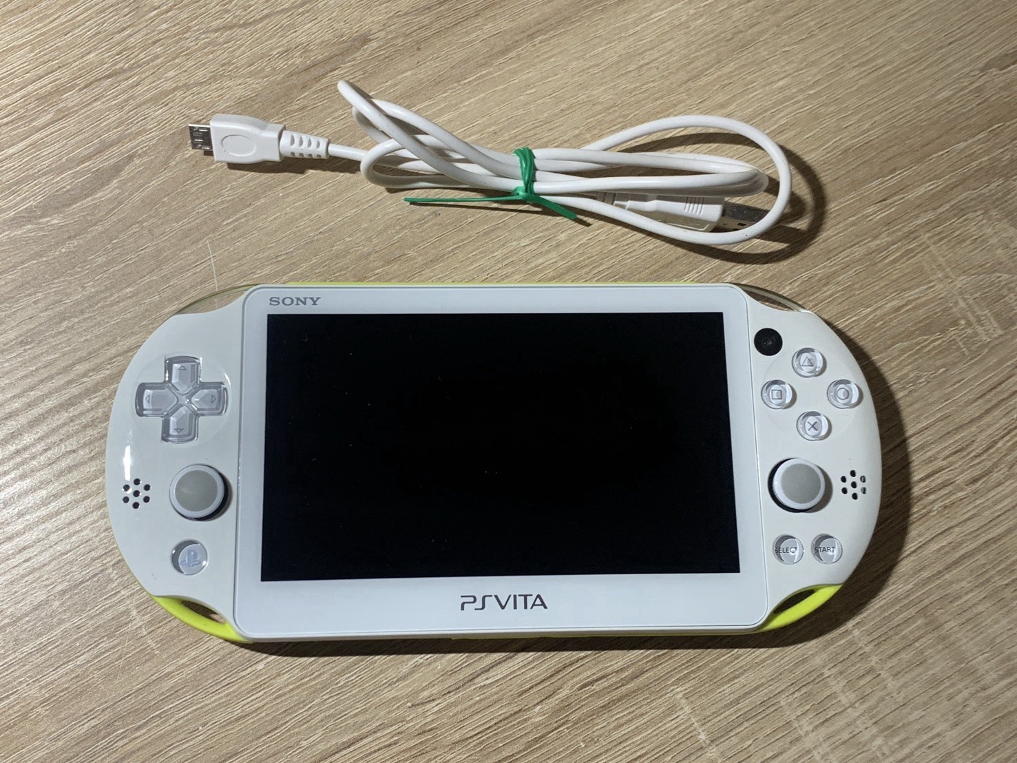 0672 Sony PlayStation PS Vita PCH-2000 Lime Green White Excellent TESTED 290g