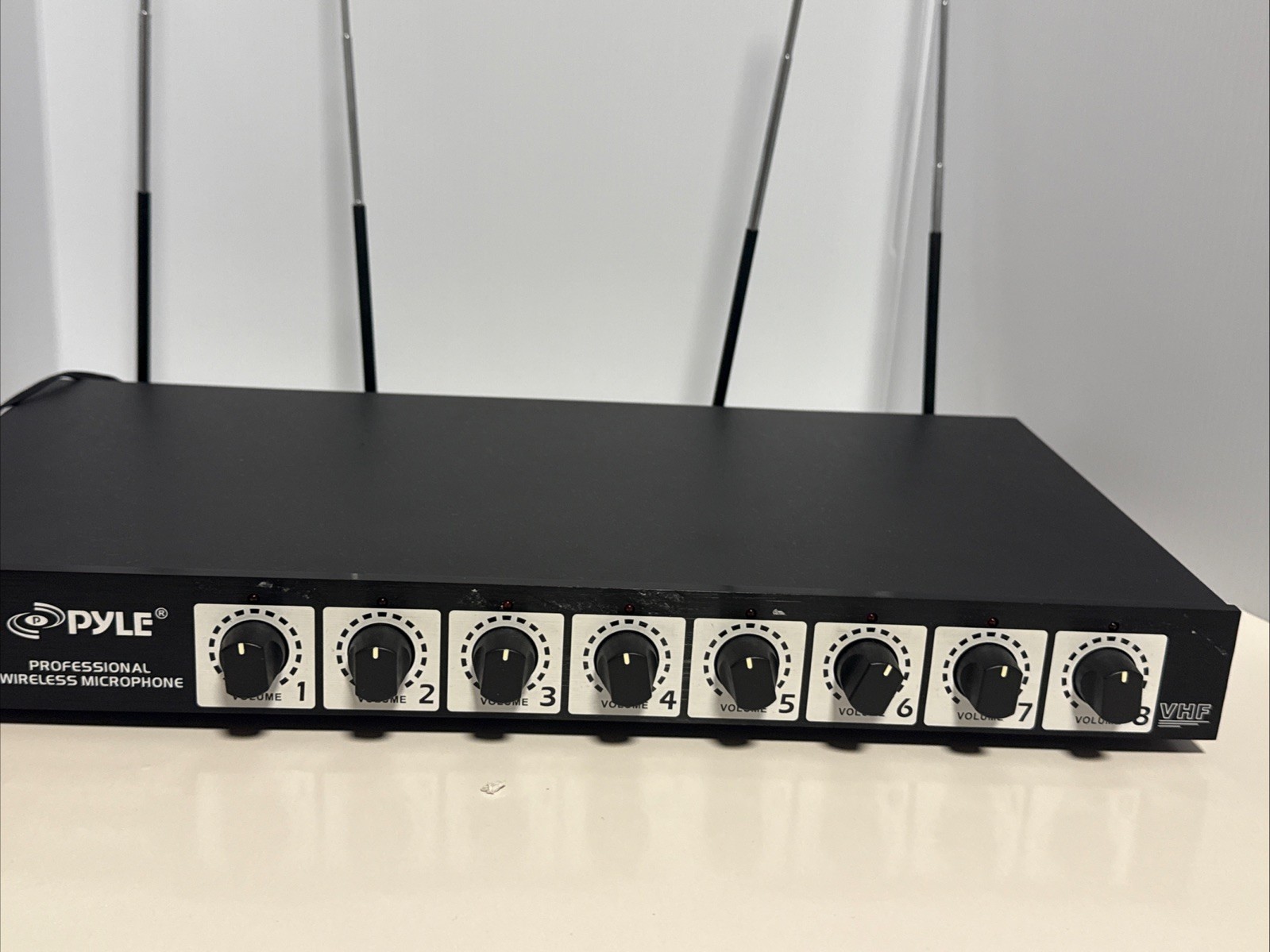 Pdwm8900 Rack mount 8 channel wireless microphone system with 8 lavalier/Read