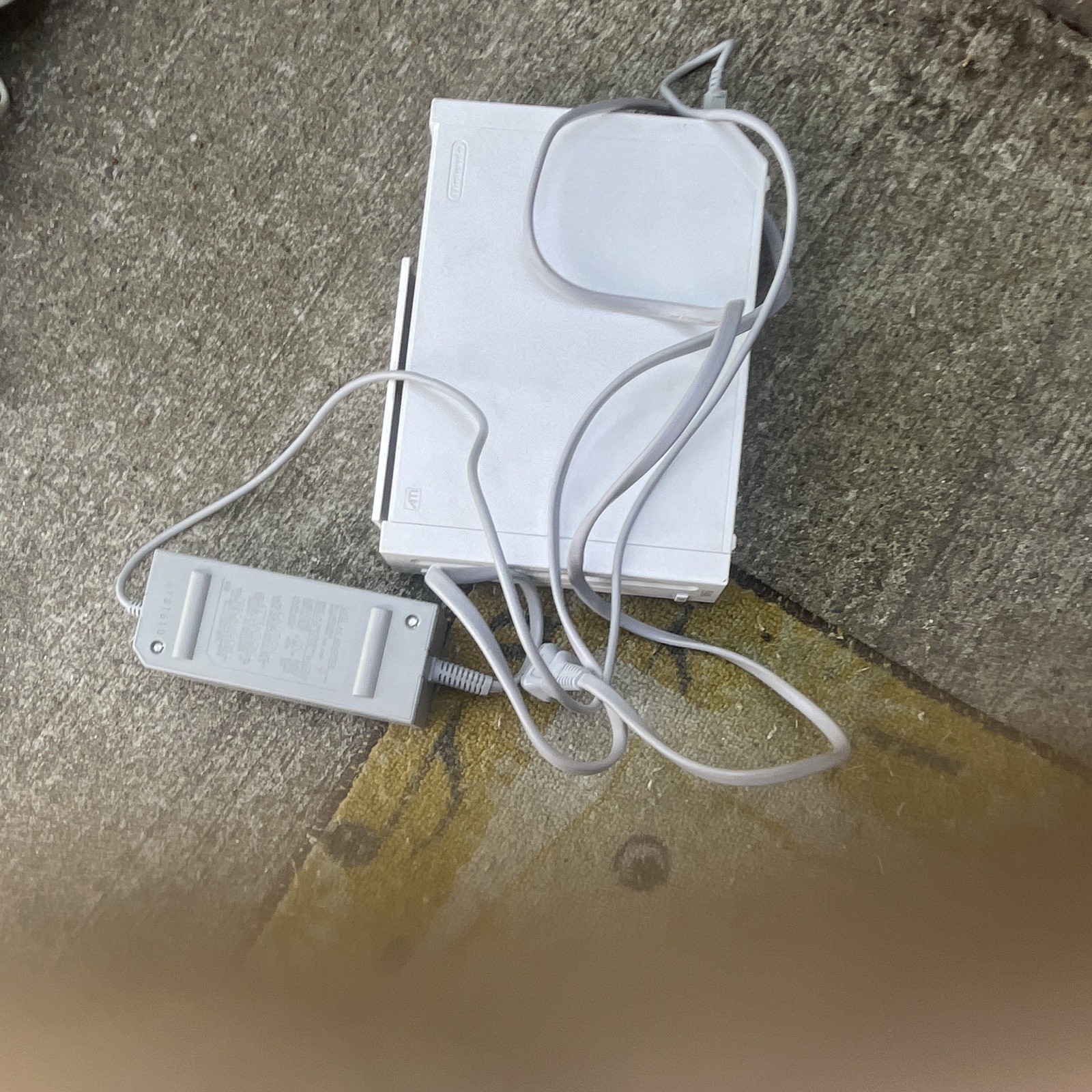 Nintendo Wii White Console RVL-001 w/ Sensor Bar & Cables, Wi-Fi, 480p NTSC