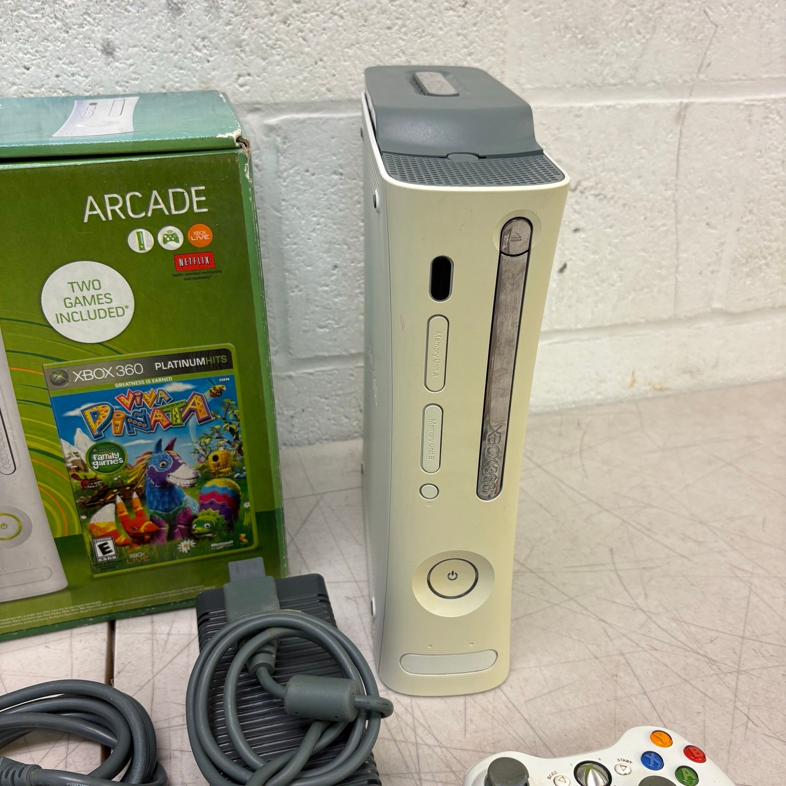 Xbox 360 Arcade 60GB Console Bundle Box Banjo Kazooie Viva Pinata Original Box