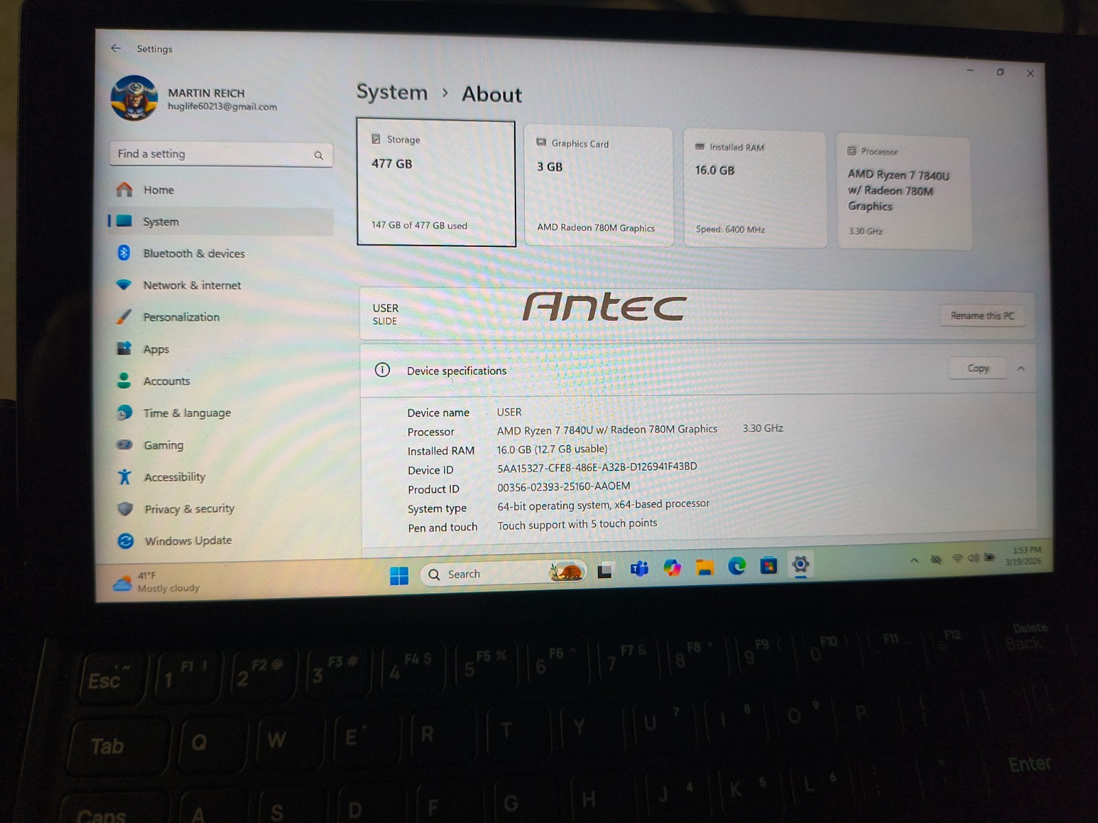 Handheld Windows 11 Pc