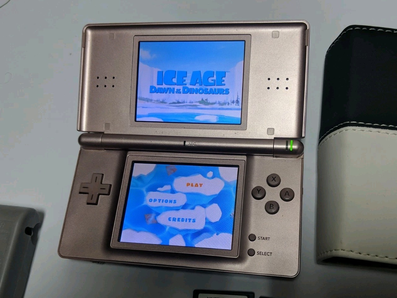 Nintendo DS Lite Console Metallic Rose Pink w/ Games SUPER CLEAN LIGHTLY USED