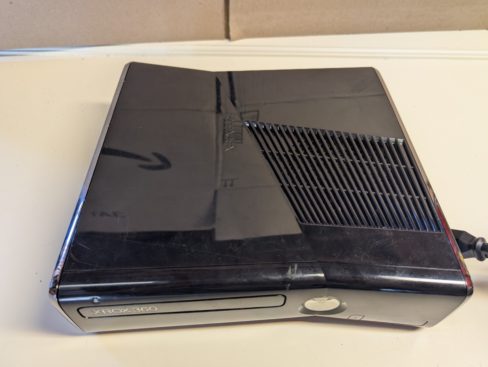 Microsoft Xbox 360 S Slim Console Bundle w/15 Games, Controller & Cord Read Desc