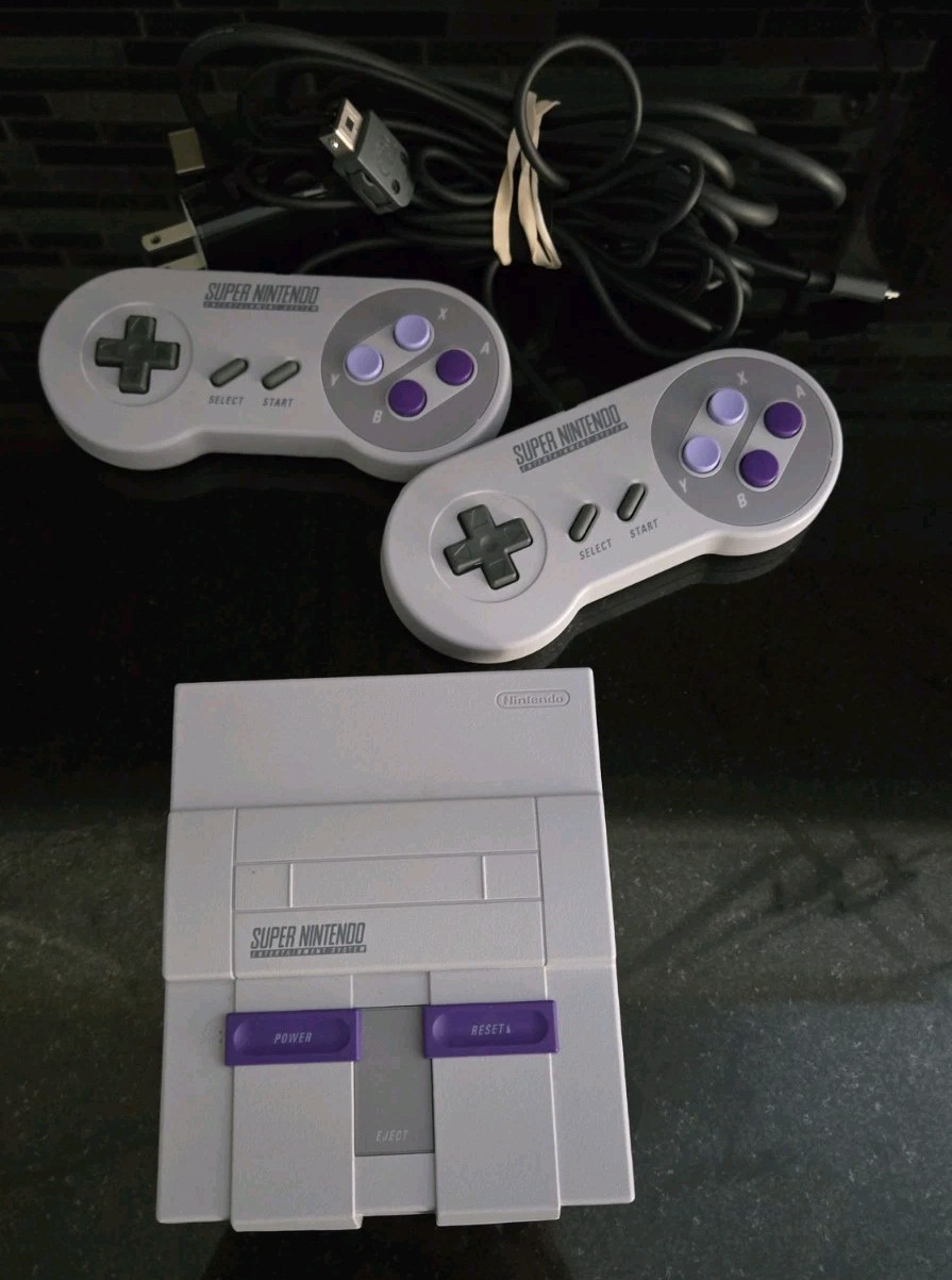 Super Nintendo NES Mini Classic Edition Control Deck CLV-201 w 2 Controllers