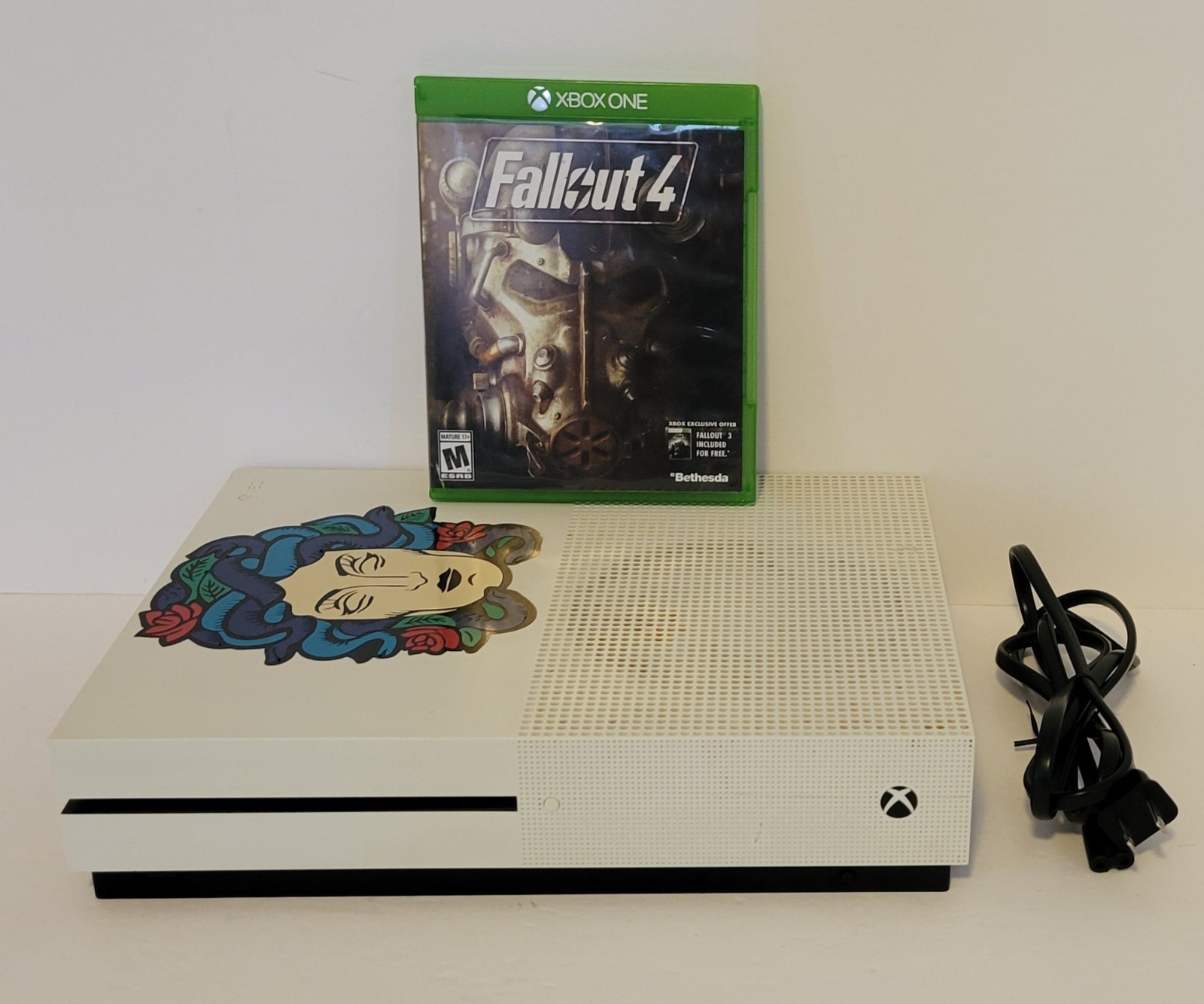 Microsoft Xbox One S (1681) White Console 500GB w/ 1 Game. TESTED AND WORKING!