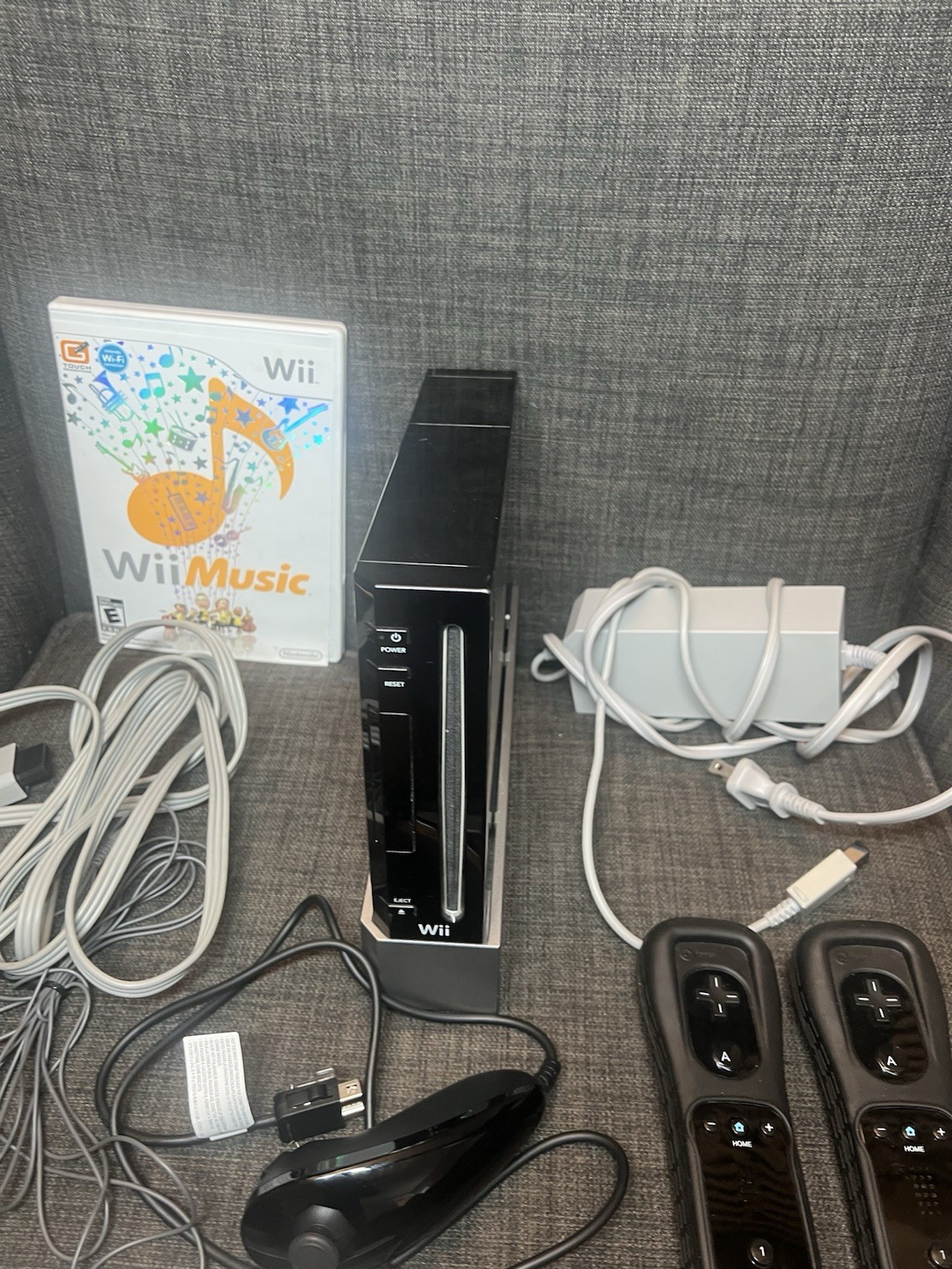 Nintendo Wii Console RVL-101 With Accessories & Game