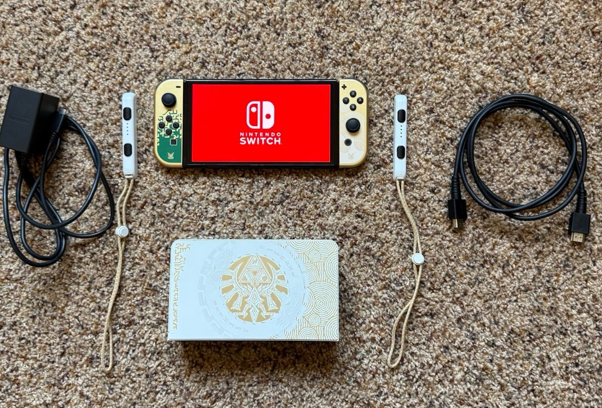 Nintendo Switch OLED Zelda Special Edition 64GB w/ Joy-Con & Dock
