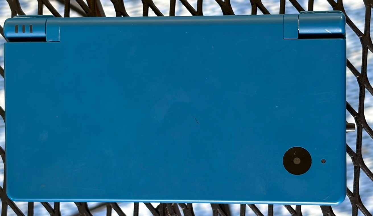 Nintendo DSi Blue Handheld Console Touch Screen Camera Wi-Fi Nintendo DS 2008