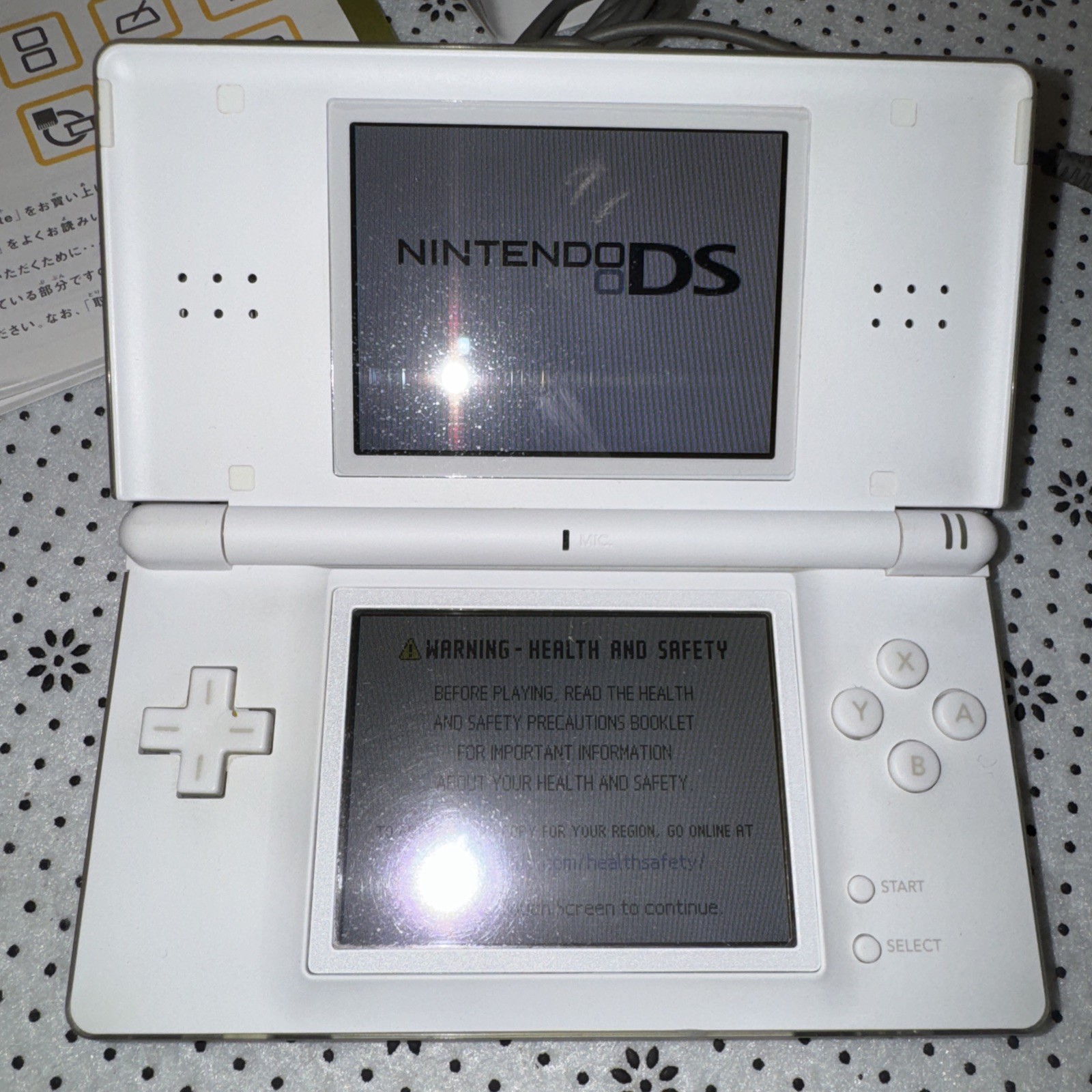Nintendo DS Lite Handheld Console – Polar White