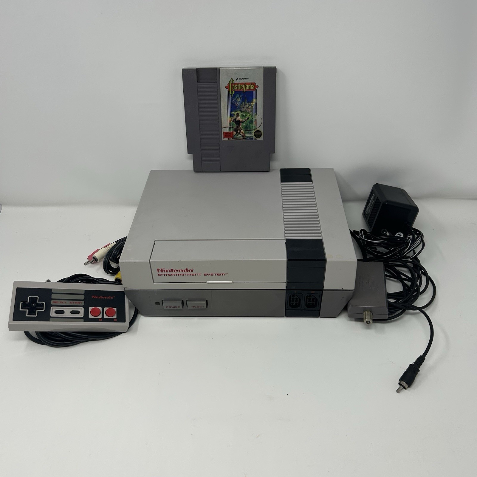 Nintendo NES Console Bundle NEW 72 Pin 1 Controllers Castlevania