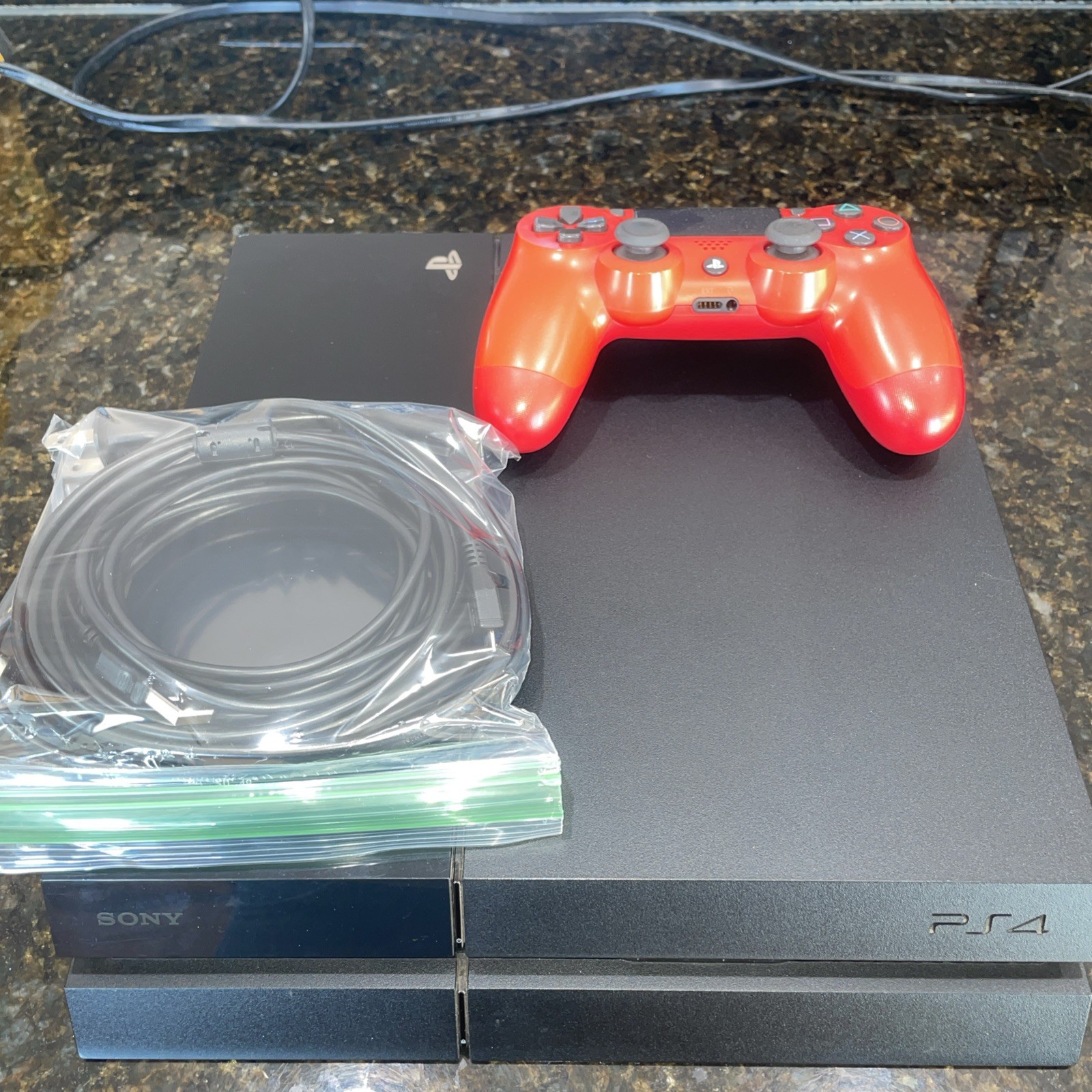 SONY PS4 500 GB EVERYTHING WORKS COMES WITH CONTROLLER AND CORDS
