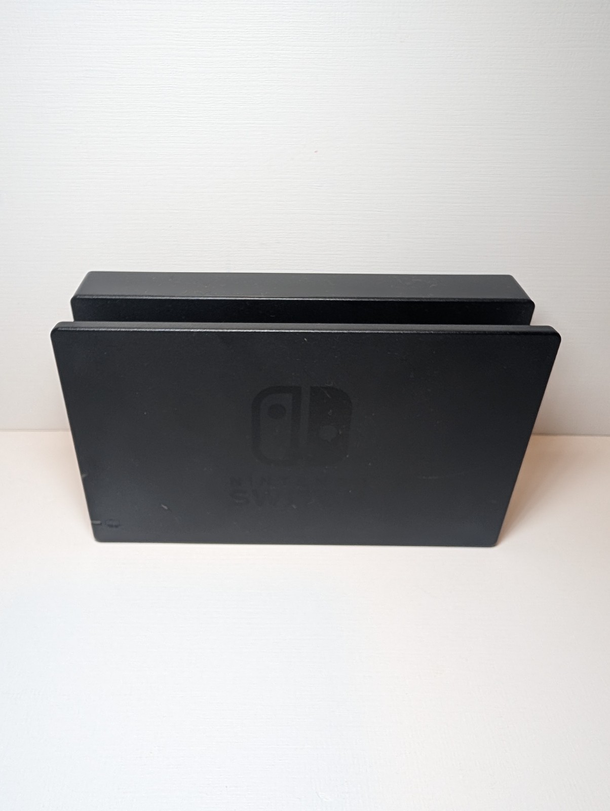Nintendo Switch V1 Console Neon Red/Blue Joy-Con Dock, Adapter, Case – Excellent