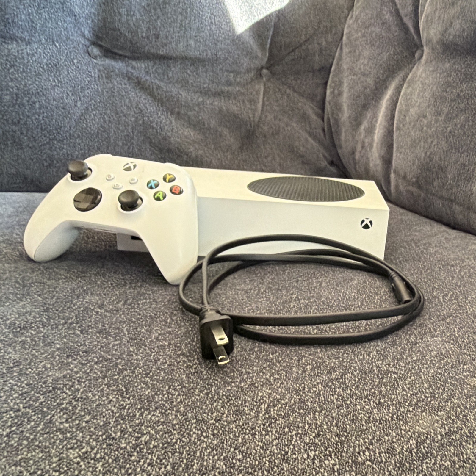 Microsoft Xbox Series S 1T White Console w/ Controller, Cables good condition