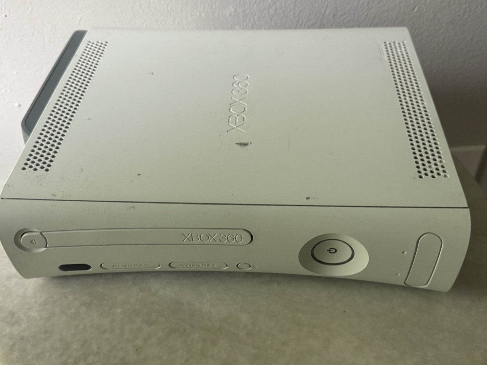 Xbox 360 Console – Matte White With Two Controllers And Power Cable