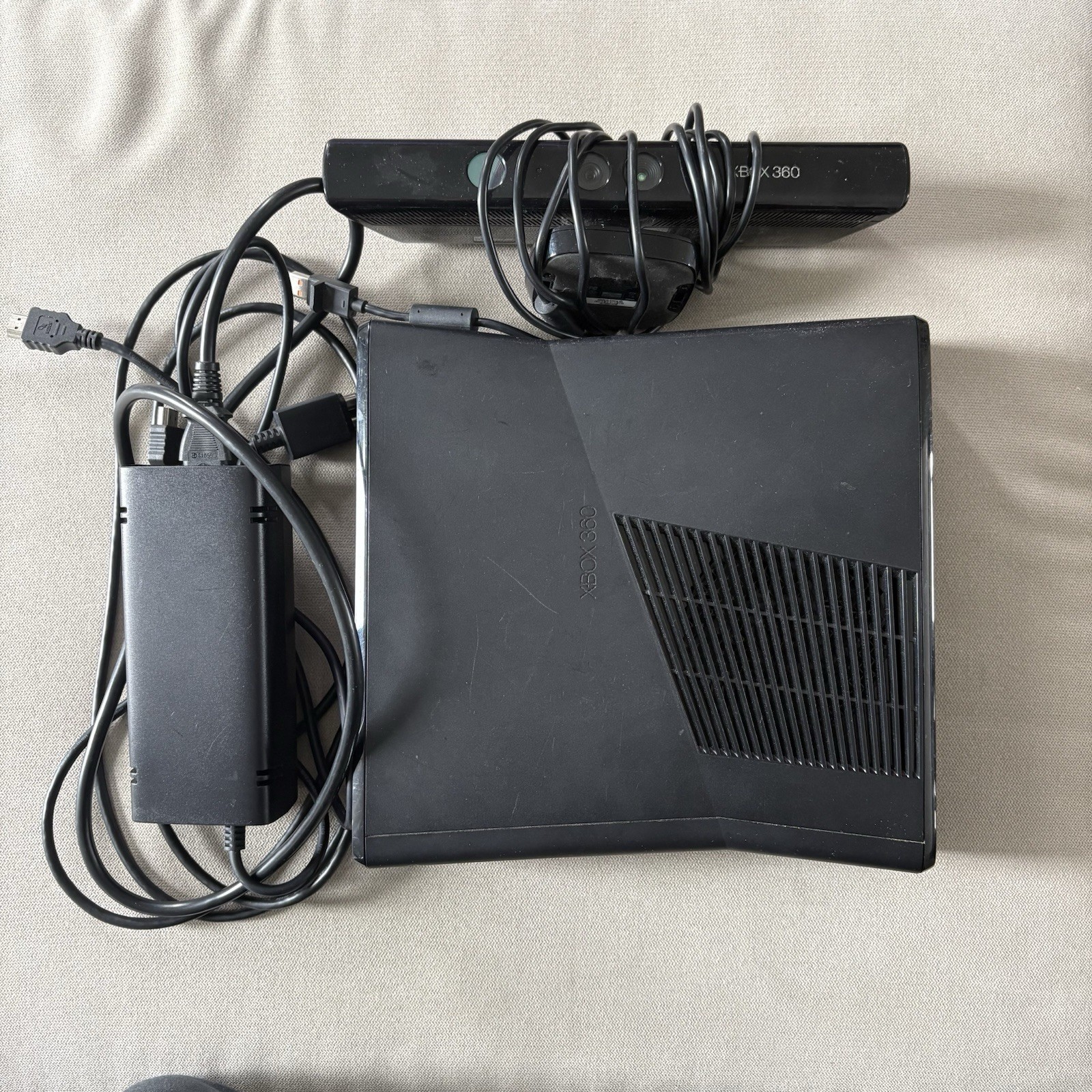 Xbox 360 Slim S Black Console Bundle – Kinect Sensor, Kinect Adventures – Tested