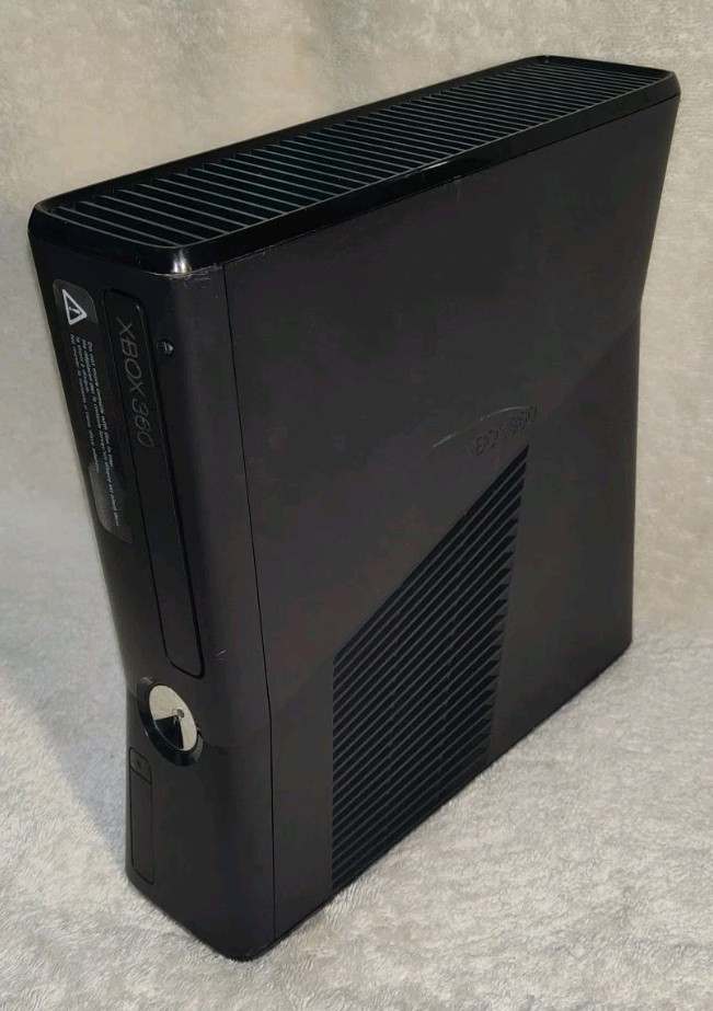 Microsoft Xbox 360 S, 250gb, 18 Games, 3 Controllers (Refur. Works) Read Desc!!