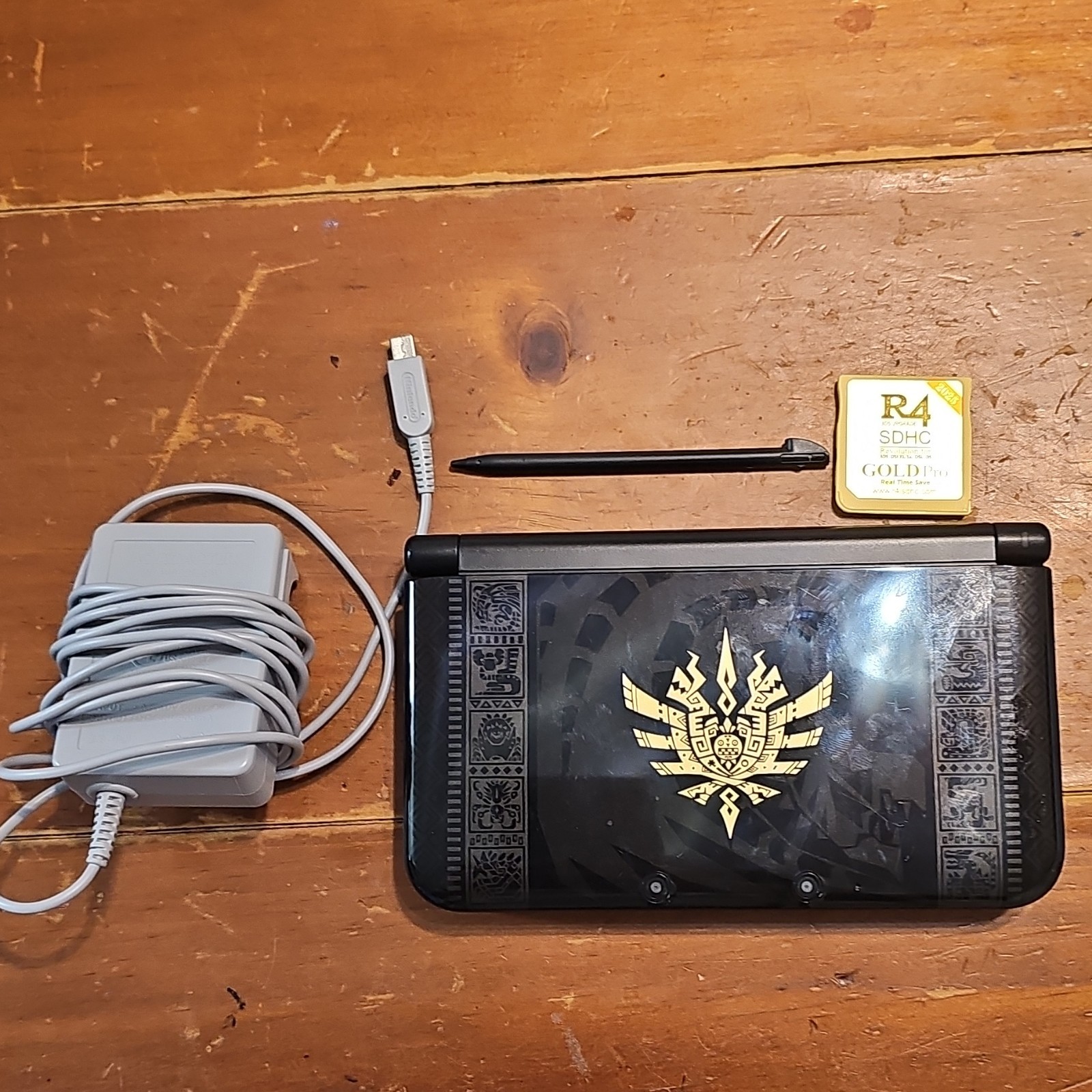 Japanese Nintendo 3DS XL Monster Hunter 4u edition + Charger + R4 with games