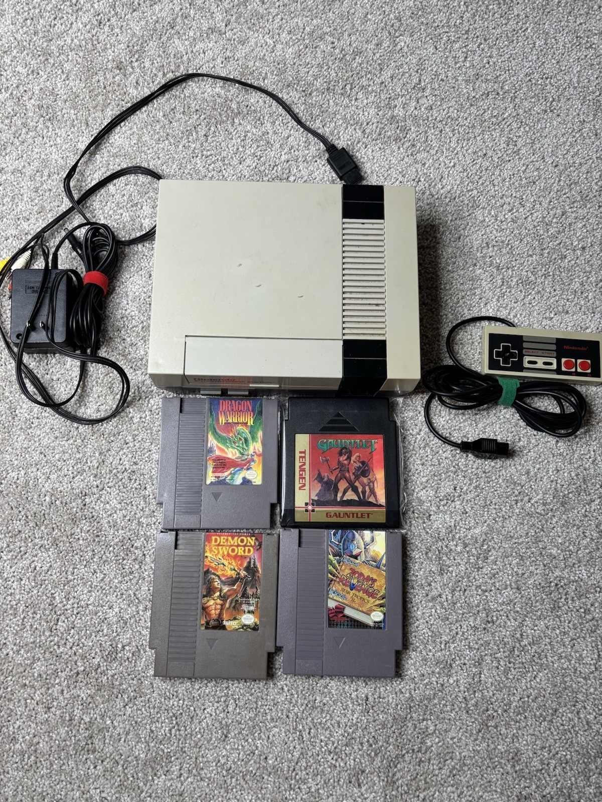 Nintendo NES Gray Video Game Console with Controllers and 3 Games Working good