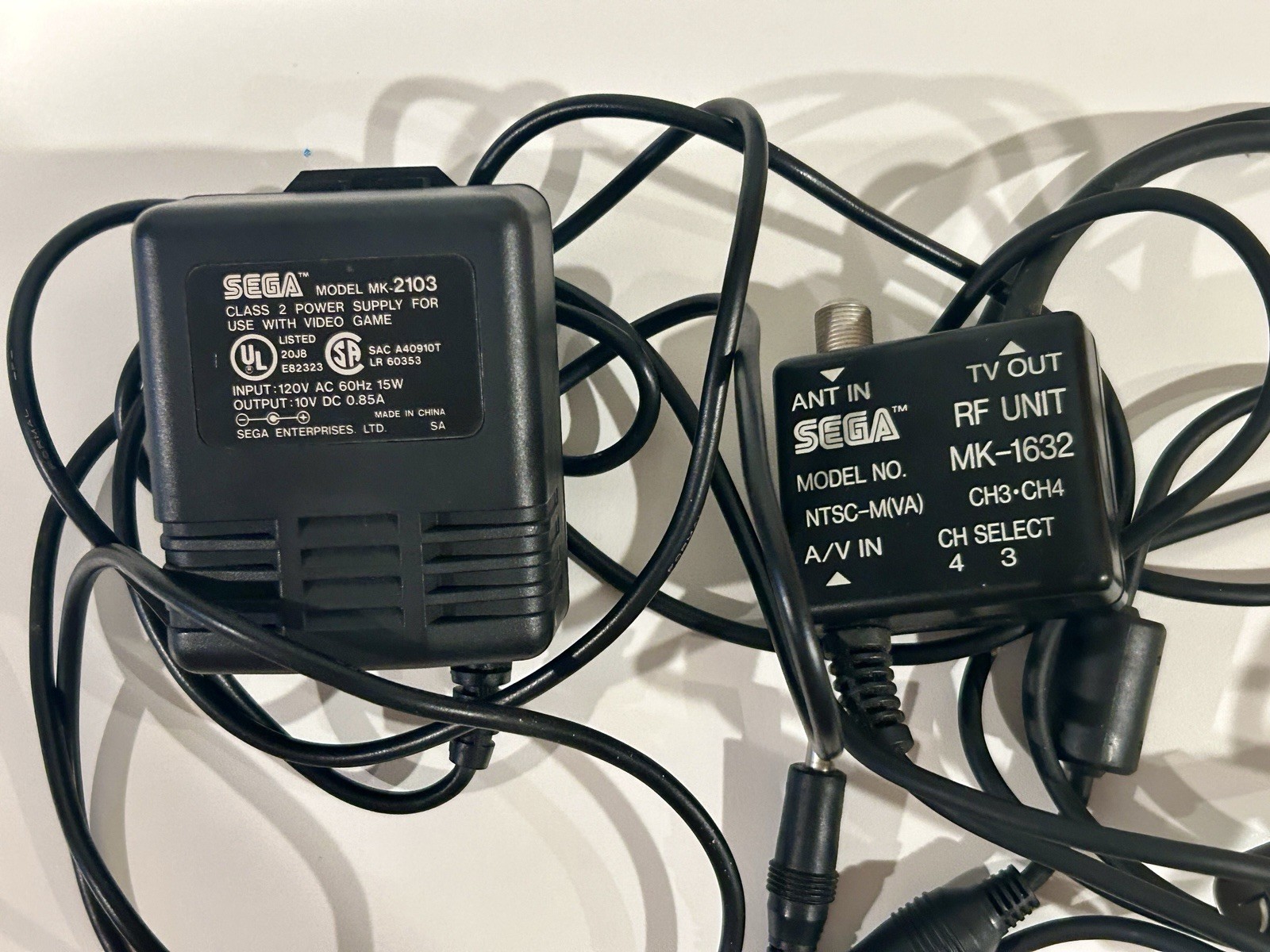 Sega Genesis Model 2 – Contains ONE controller & all necessary Power/AV Cables