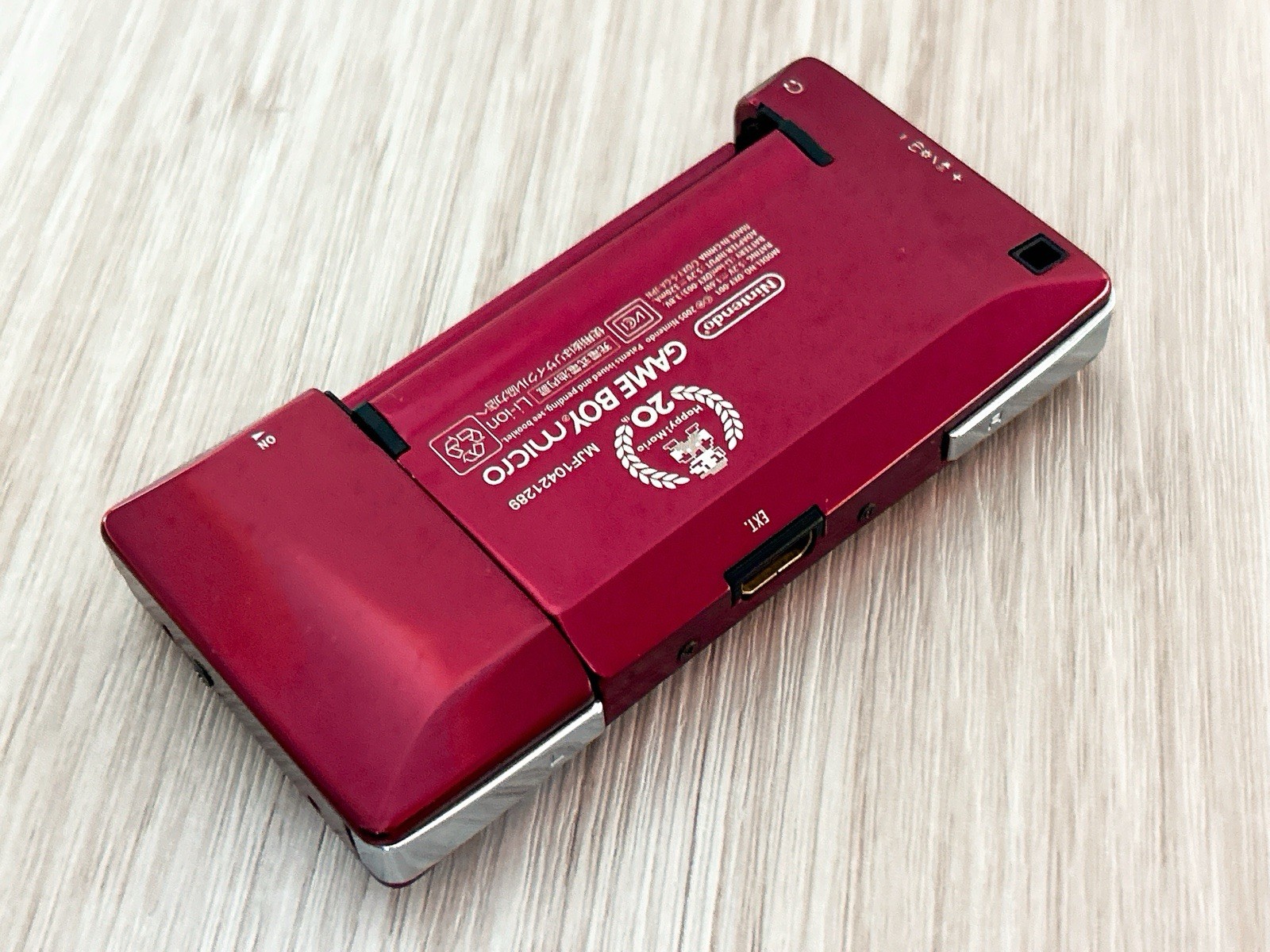 Nintendo GameBoy Micro 20th Anniversary Edition Famicom w/ Charger – Excellent