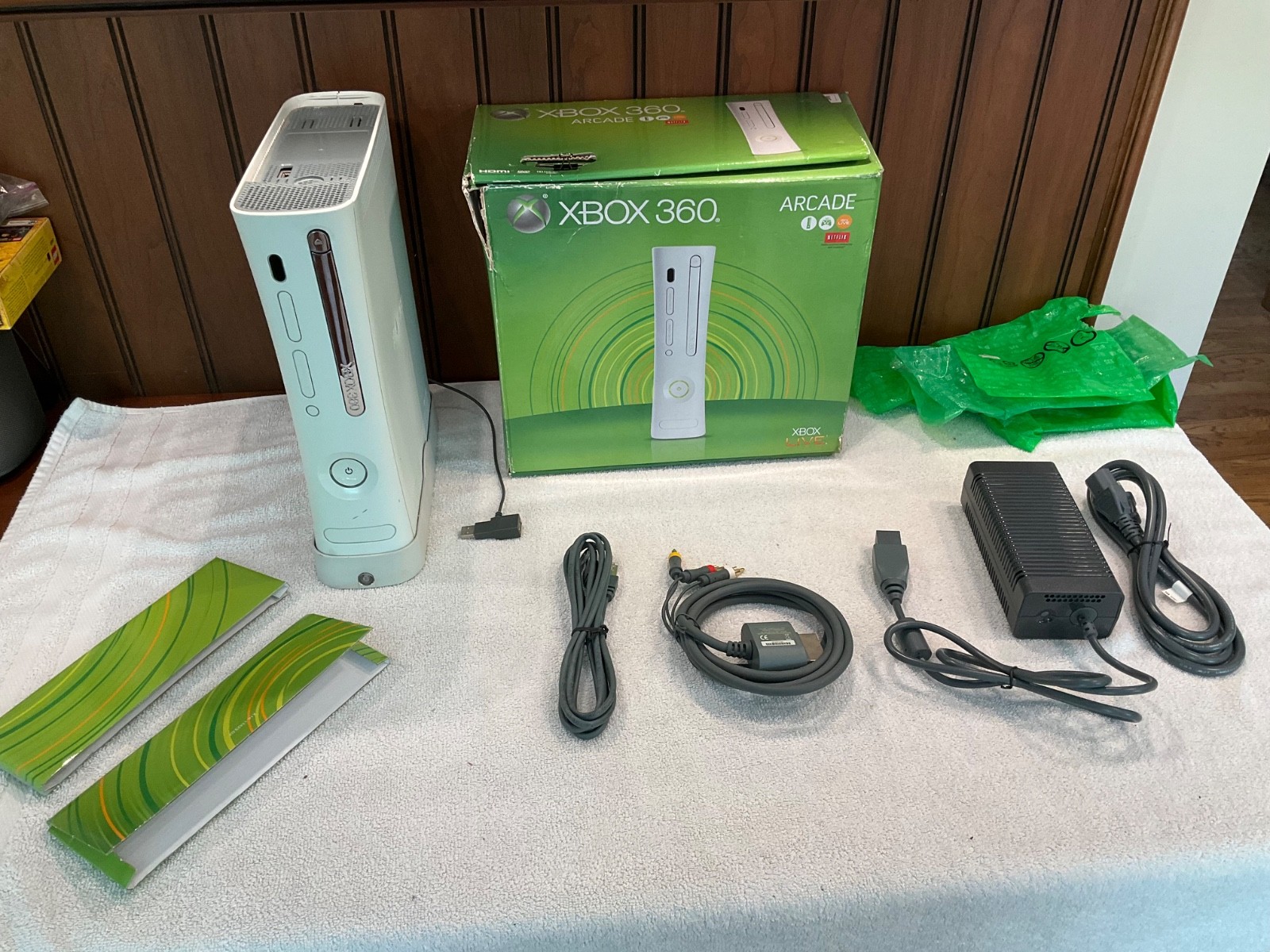 Vintage Microsoft Xbox 360 Arcade Edition White Console System CIB Tested Workin