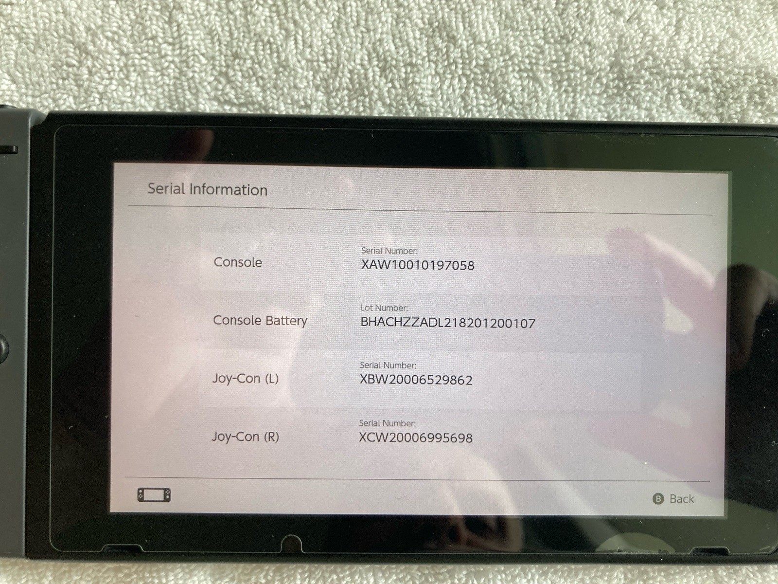 Nintendo Switch -HAC-001- Unpatched + 120 GB SD Card, Dock, Power, Box, 3 Joycon