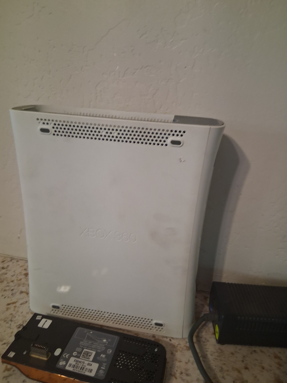 Xbox 360 – Tested works, w/cable and halo 3 hard drive, gaming console