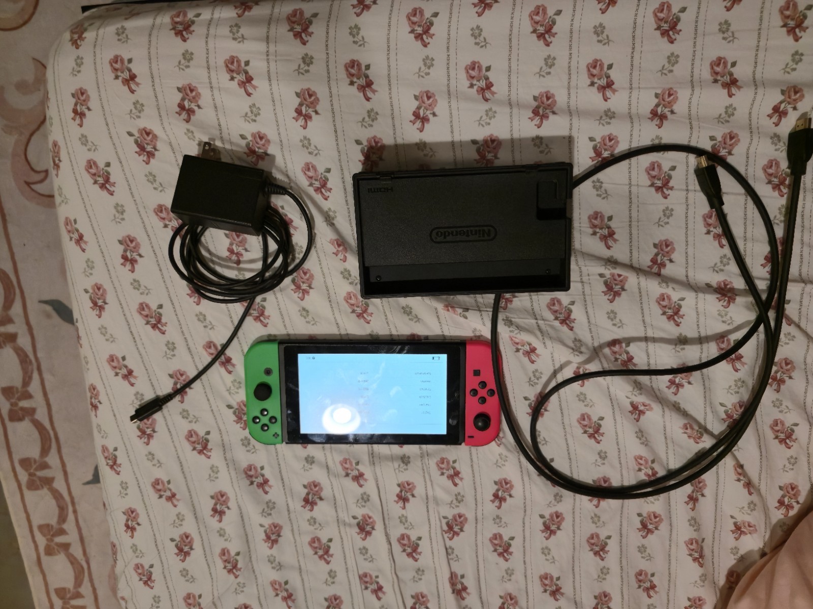 Nintendo Switch Console Neon Green/Red JoyCons Dock 128 GB MICROSD CARD INCLUDED