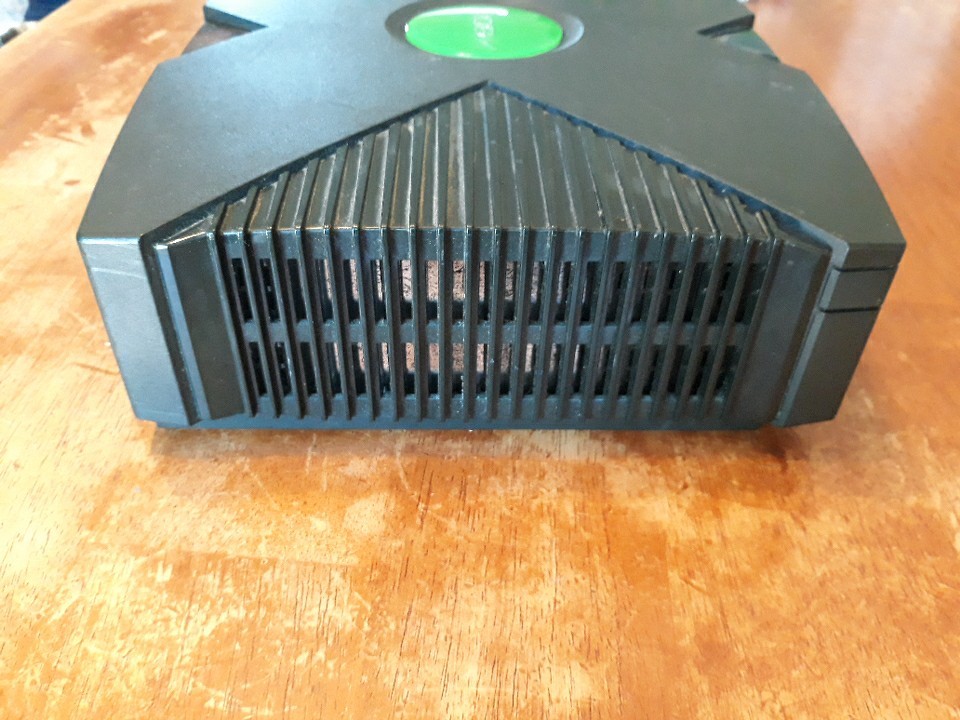Original OG Microsoft xBox console v1.0 cords controller – Powers on won’t eject