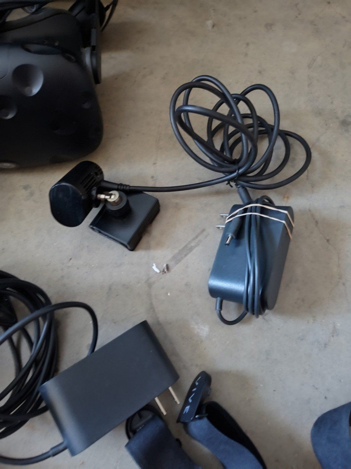 HTC Vive VR Headset Complete Set Full Kit System Virtual Reality Excellent